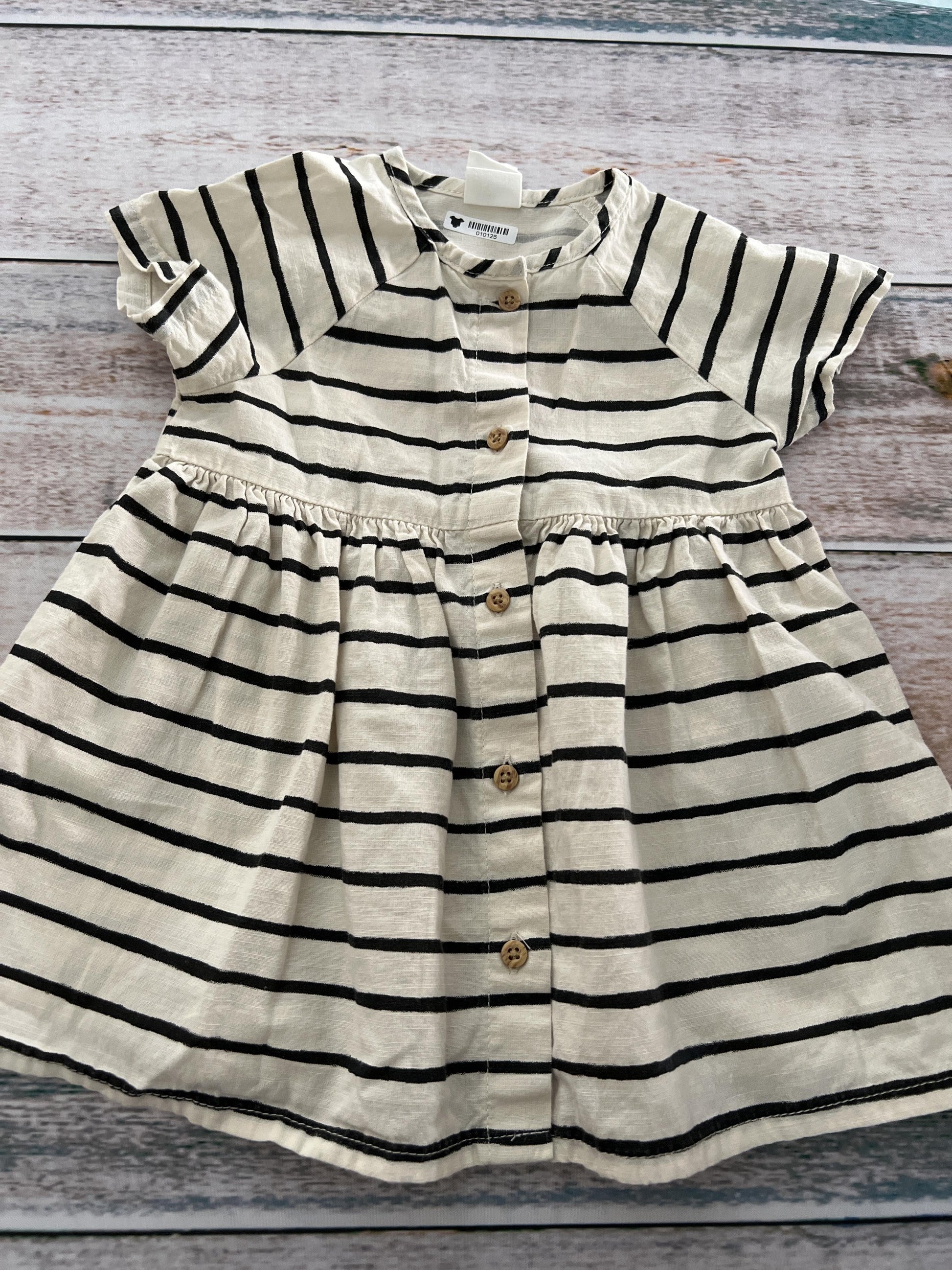 H&M Girls cream | Black | Stripe Dress Size: 3-6 months cream | Black | Stripe