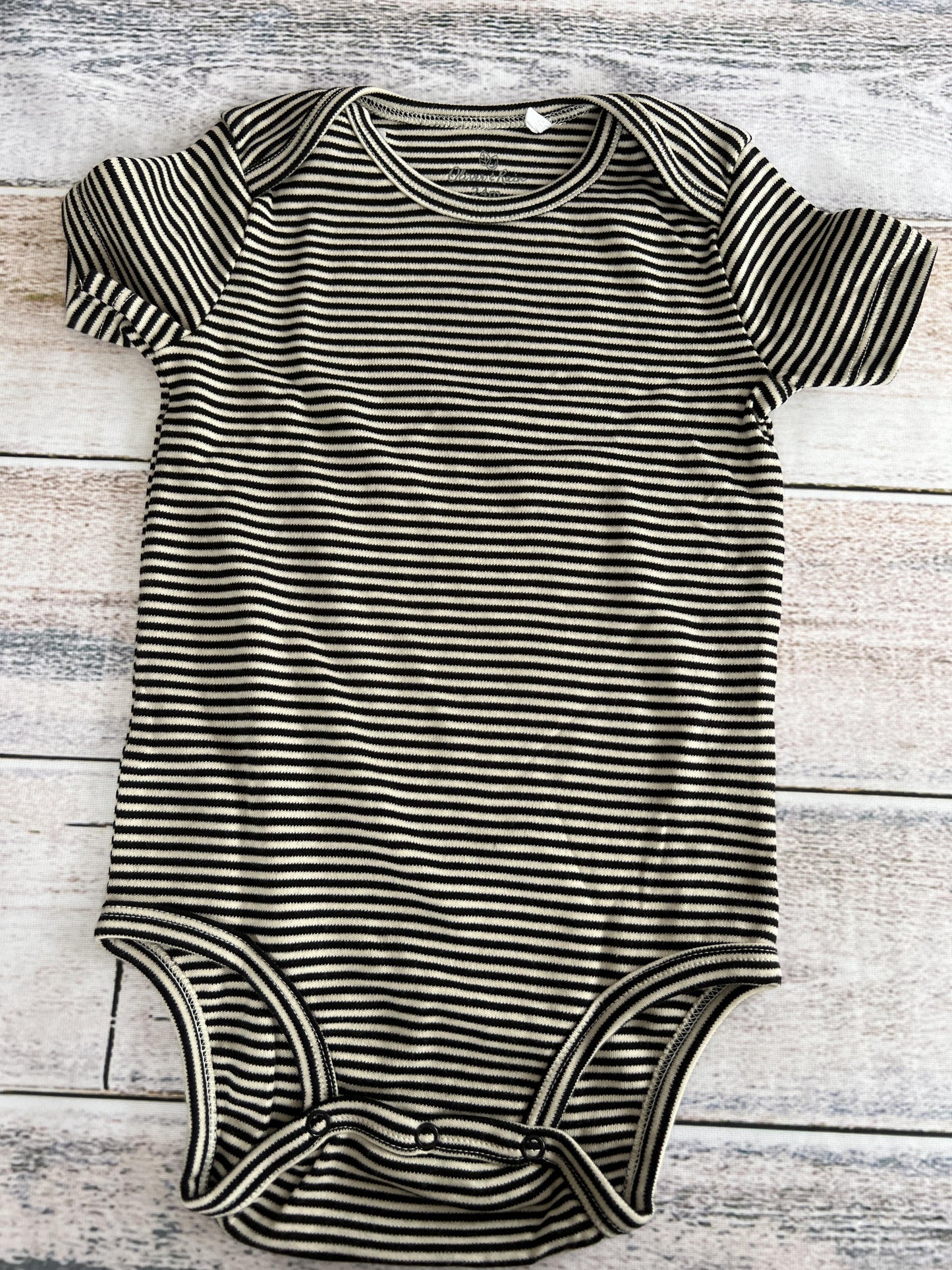 Oliver & Rain Unisex cream | Black | Stripe Onesie Size: 24 months cream | Black | Stripe