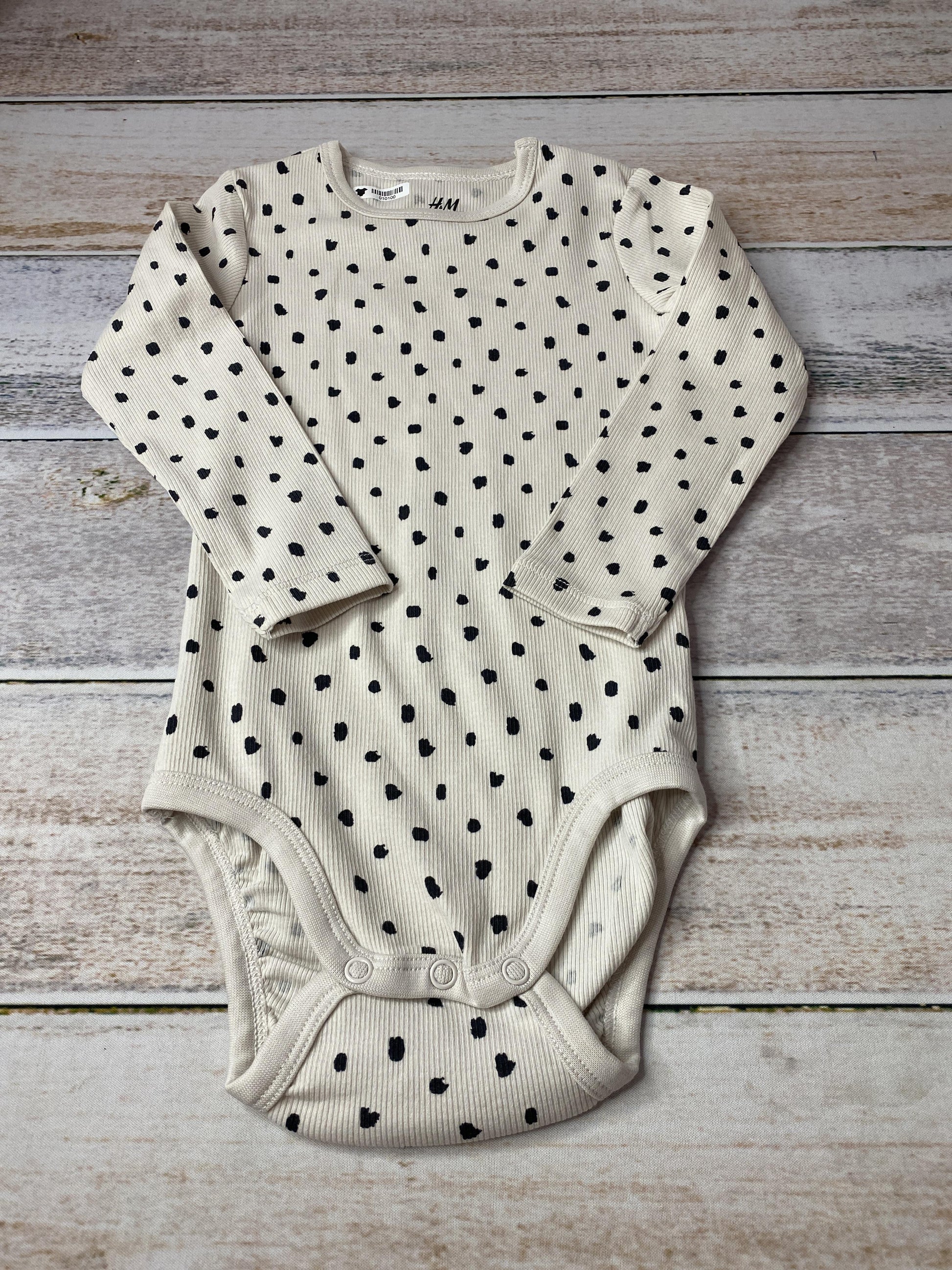 H&M Girls cream | Black Onesie Size: 18 months cream | Black