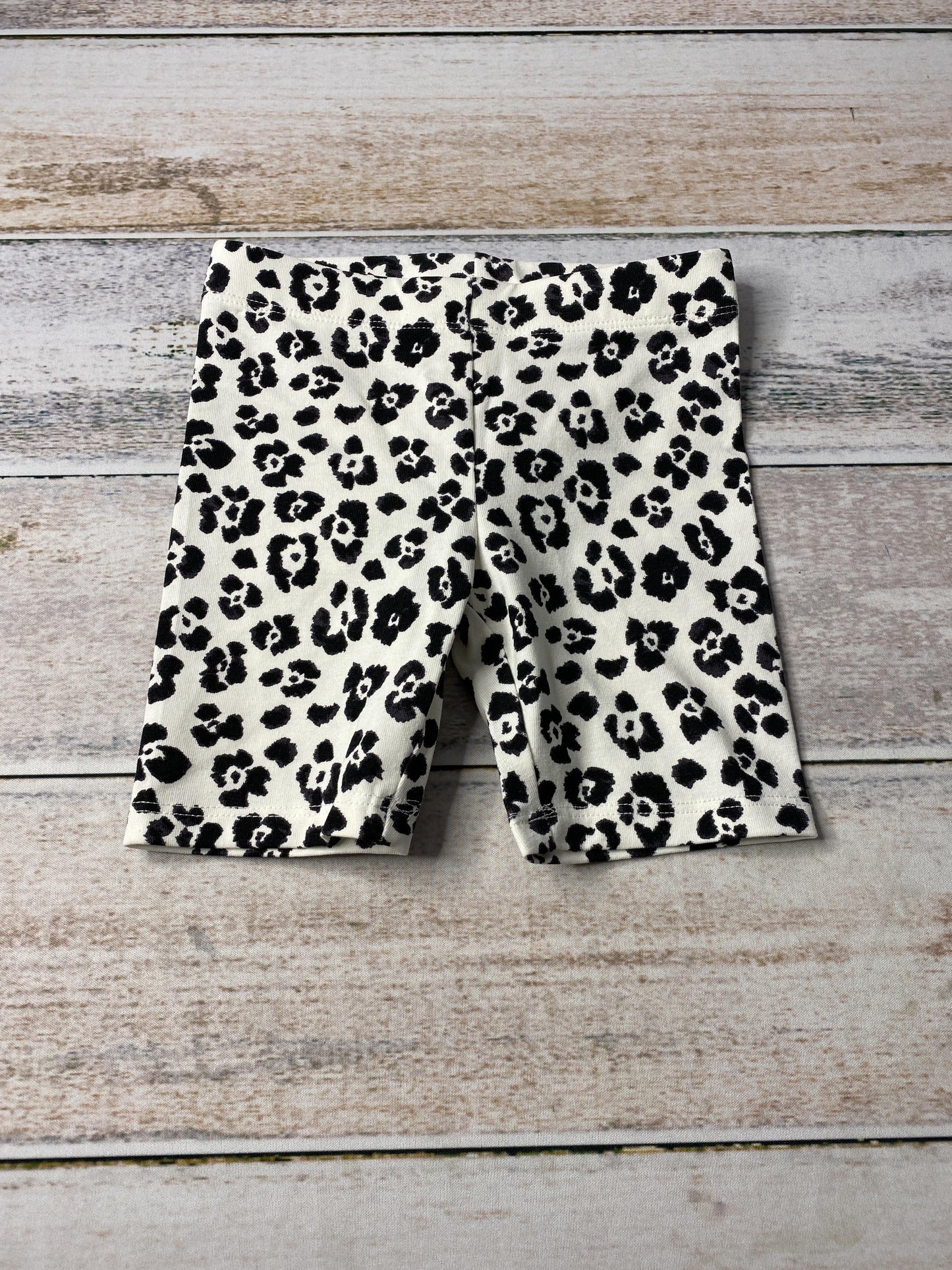 Tucker + Tate Girls cream | Black Shorts Size: 18 months cream | Black