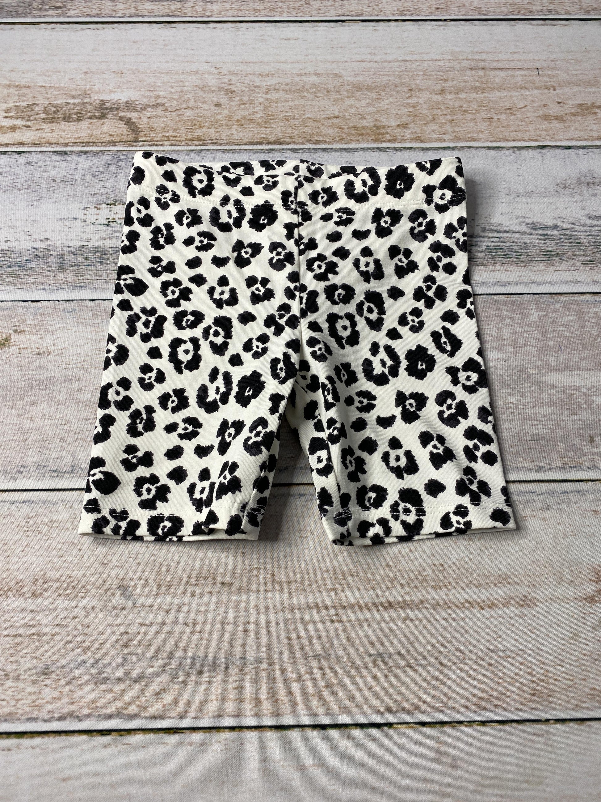 Tucker + Tate Girls cream | Black Shorts Size: 18 months cream | Black