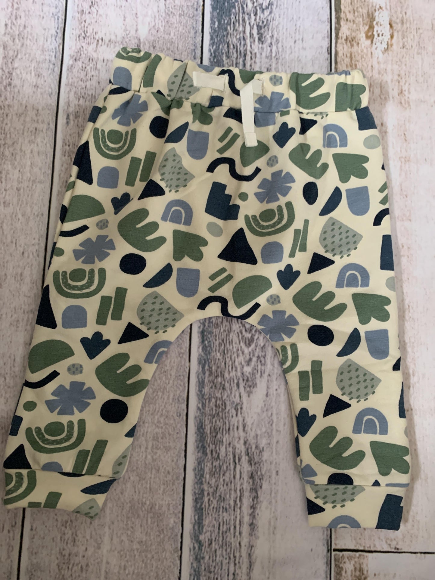 Nordstrom Unisex cream | Blue | Forest Green | Pattern Pants Size: 12M cream | Blue | Forest Green | Pattern