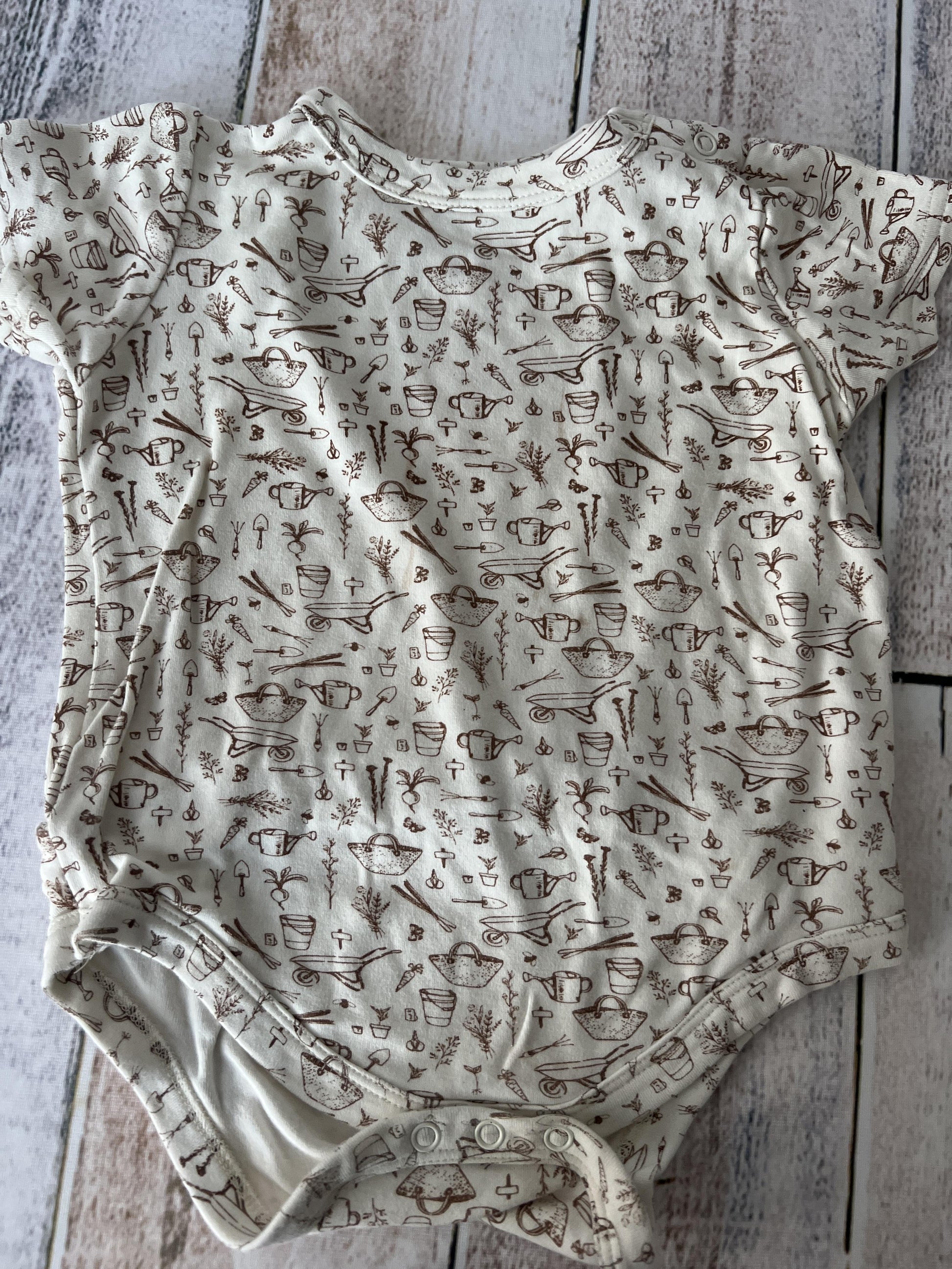 Goumi Unisex cream | Brown | Pattern Onesie Size: 12-18 months cream | Brown | Pattern