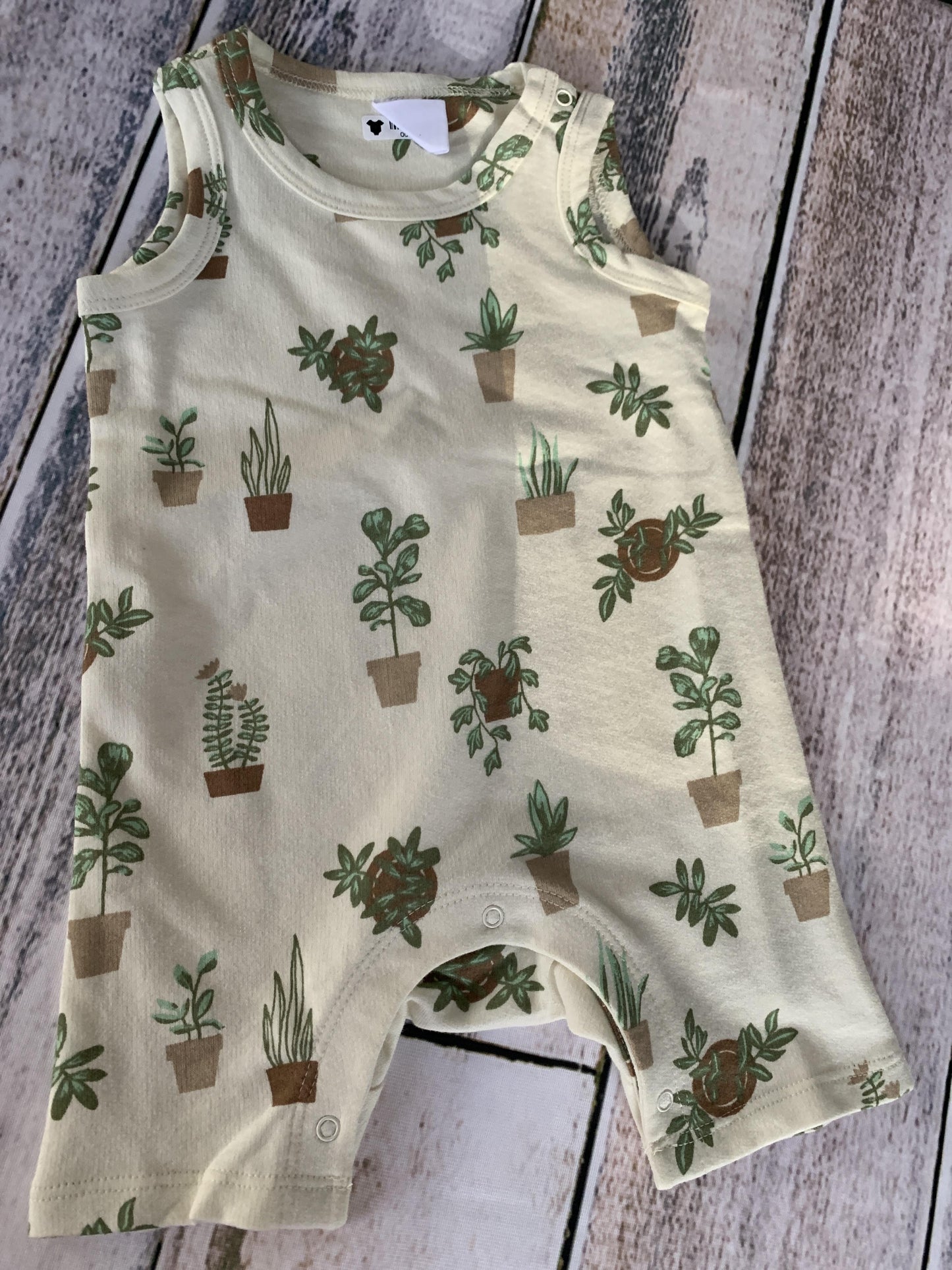 Nordstrom Unisex cream | Cactus Romper Size: Newborn cream | Cactus