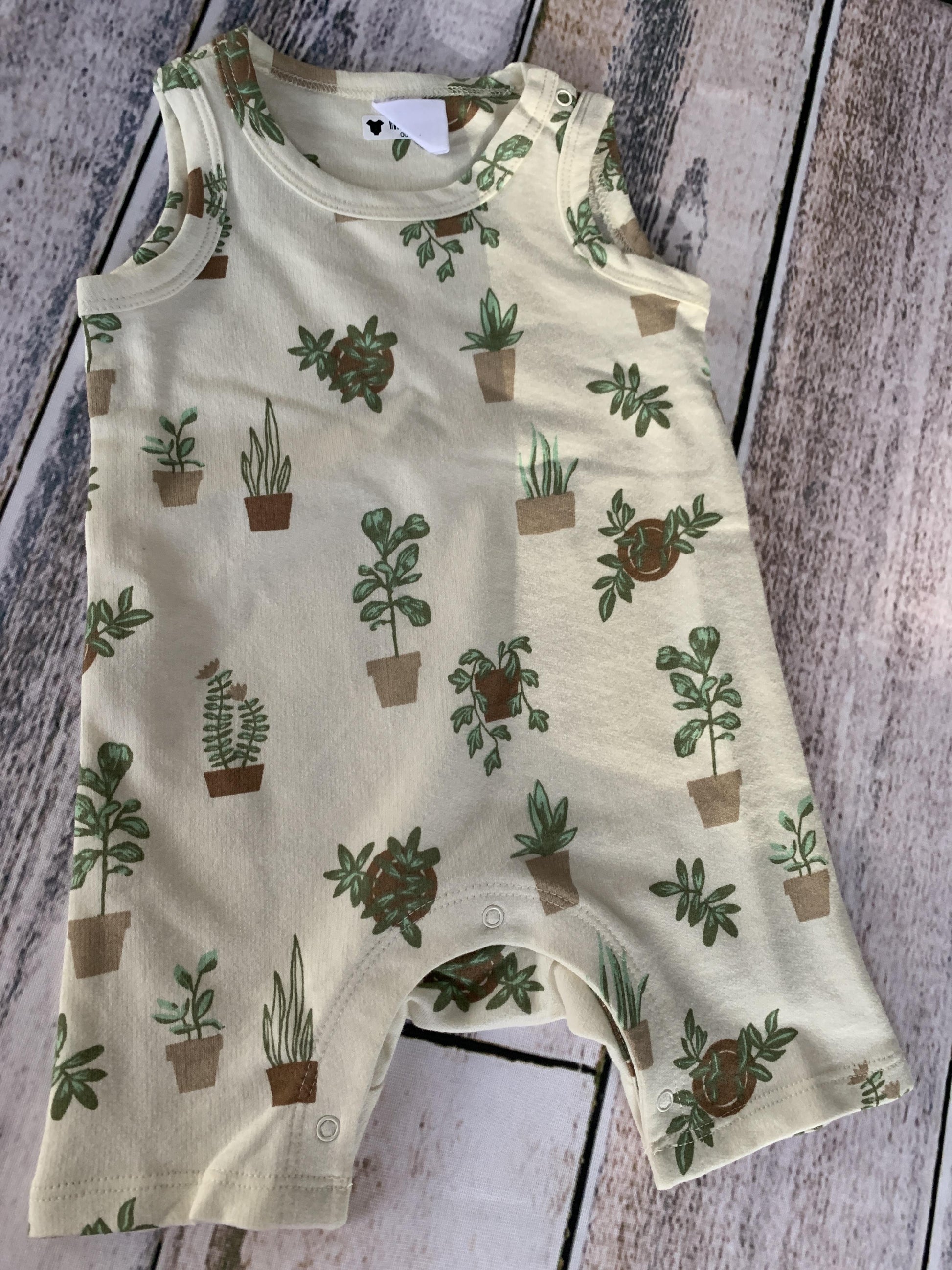 Nordstrom Unisex cream | Cactus Romper Size: Newborn cream | Cactus