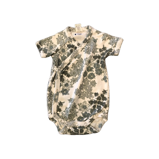 Kate Quinn Girls cream | green | Flowers Onesie Size: 3-6 months cream | green | Flowers