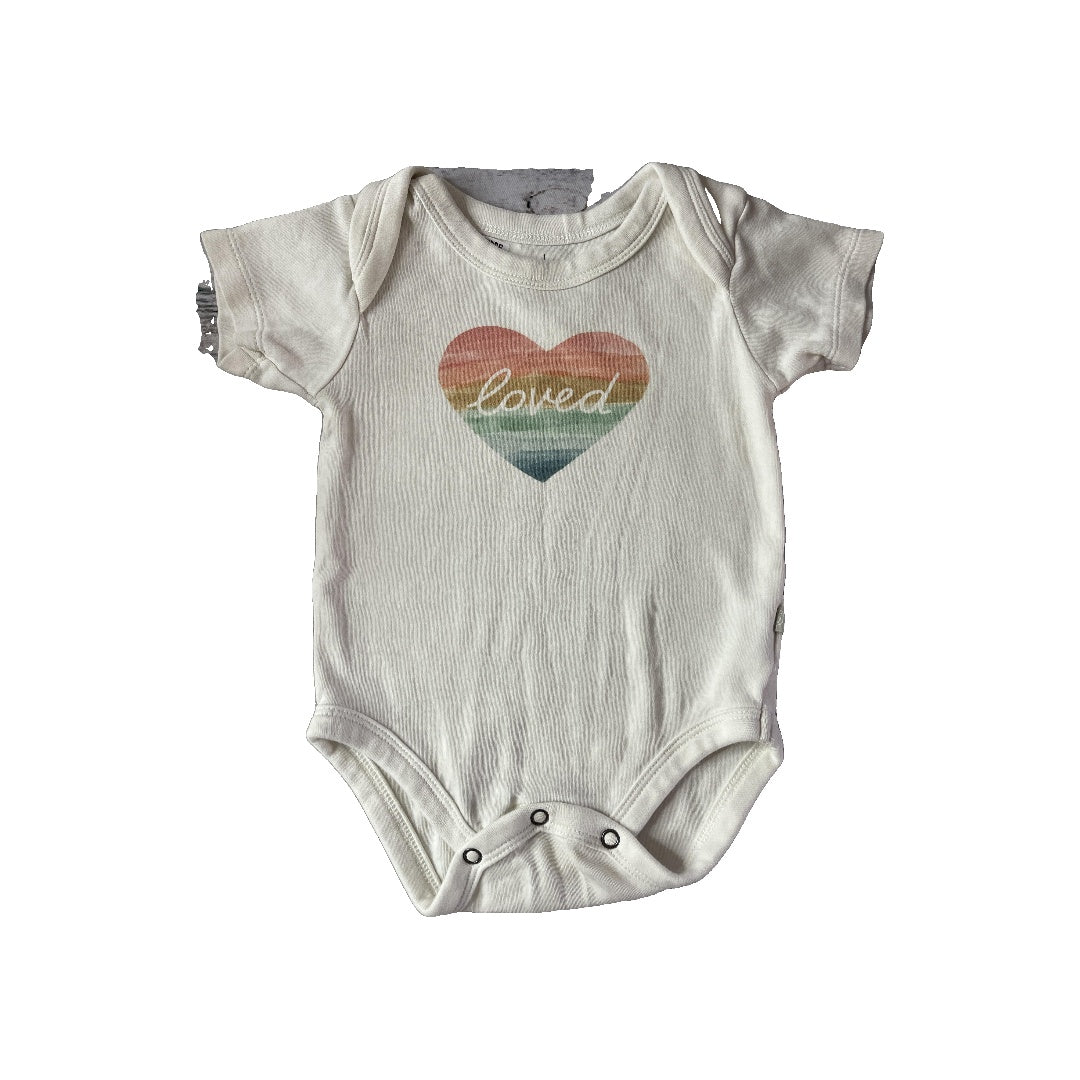 Finn + Emma Unisex cream | Hearts Onesie Size: 9-12 Months cream | Hearts