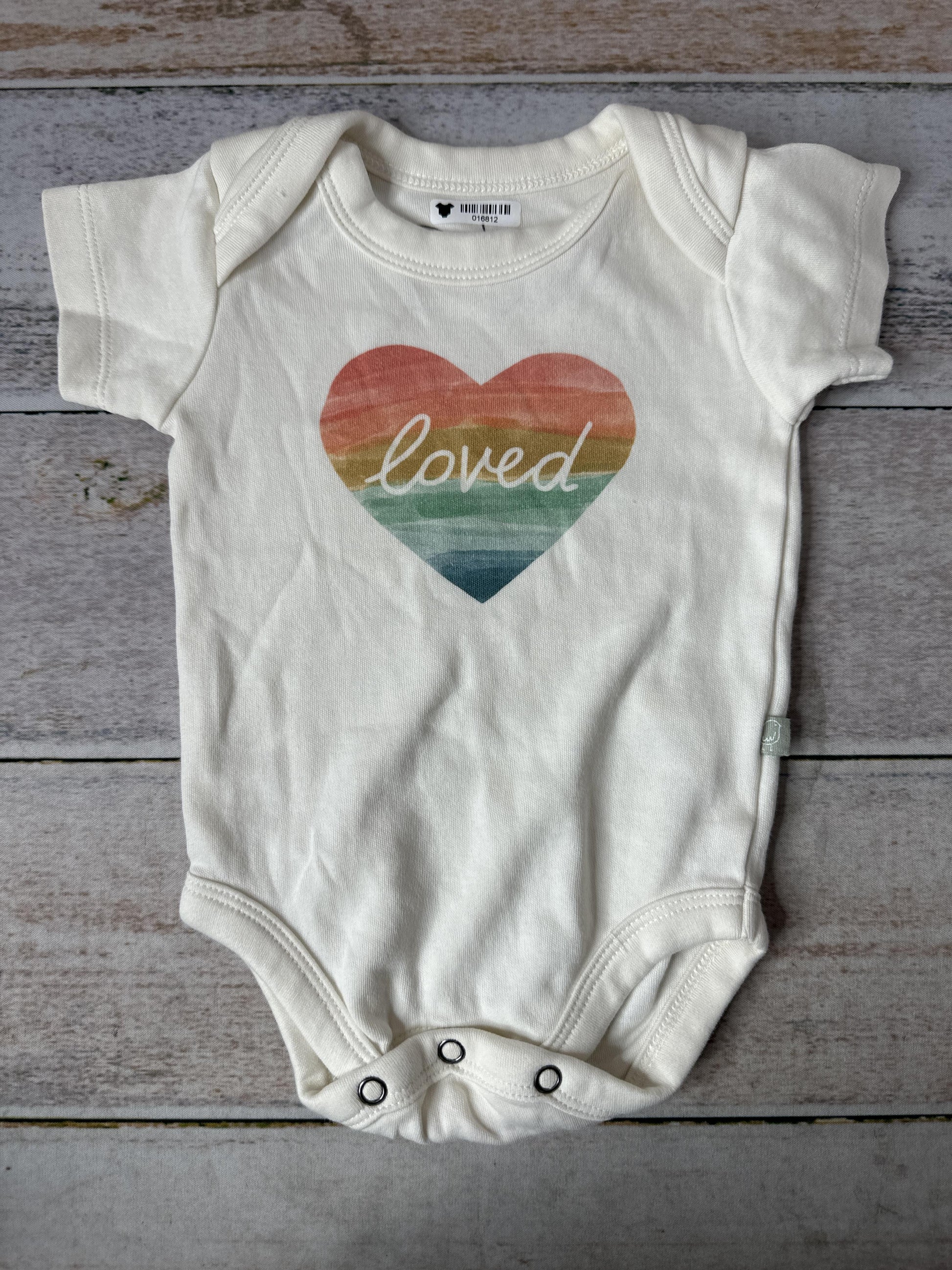 Finn + Emma Unisex cream | Hearts Onesie Size: 0-3 months cream | Hearts