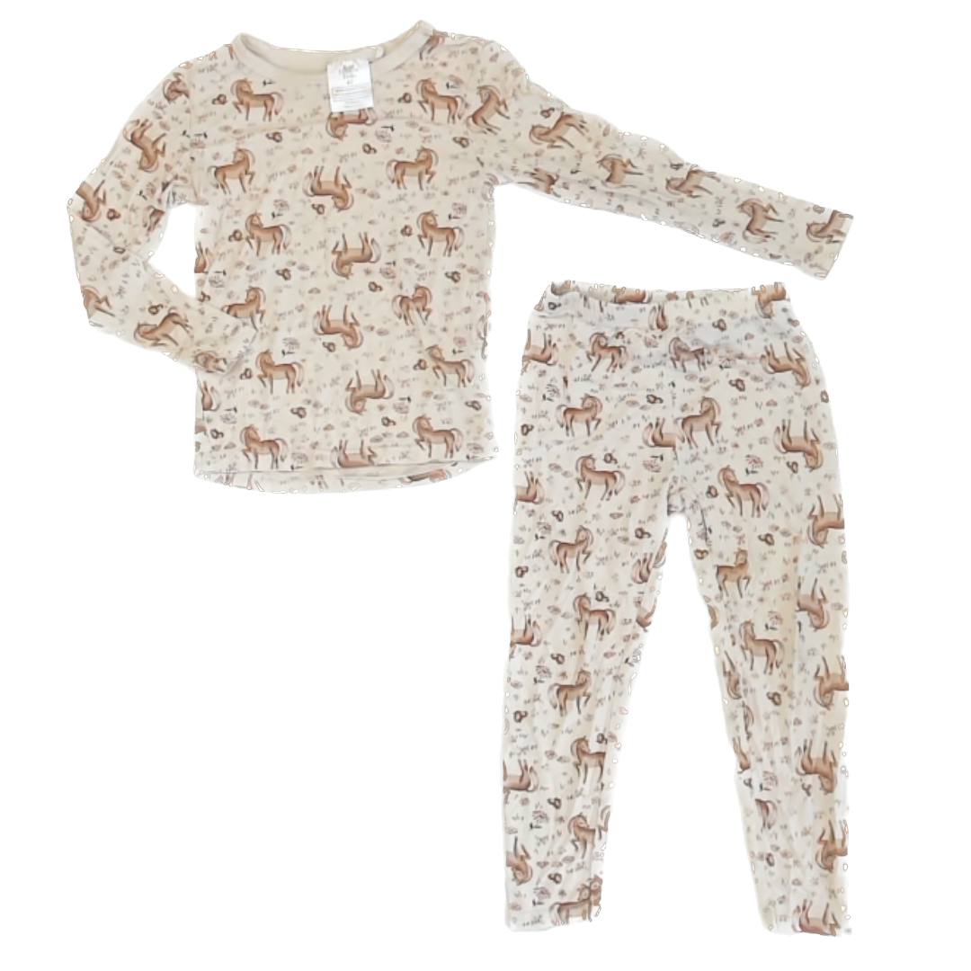 Tres Beau et Belle Girls Cream | Horses 2-piece Pajamas Size: 4T Cream | Horses