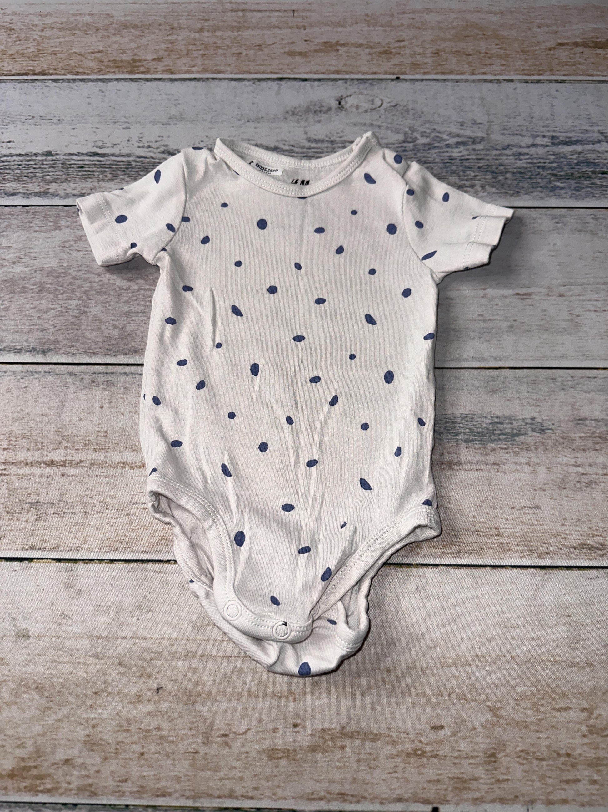 H&M Unisex cream | Light Blue | polka dot Onesie Size: 6 months cream | Light Blue | polka dot