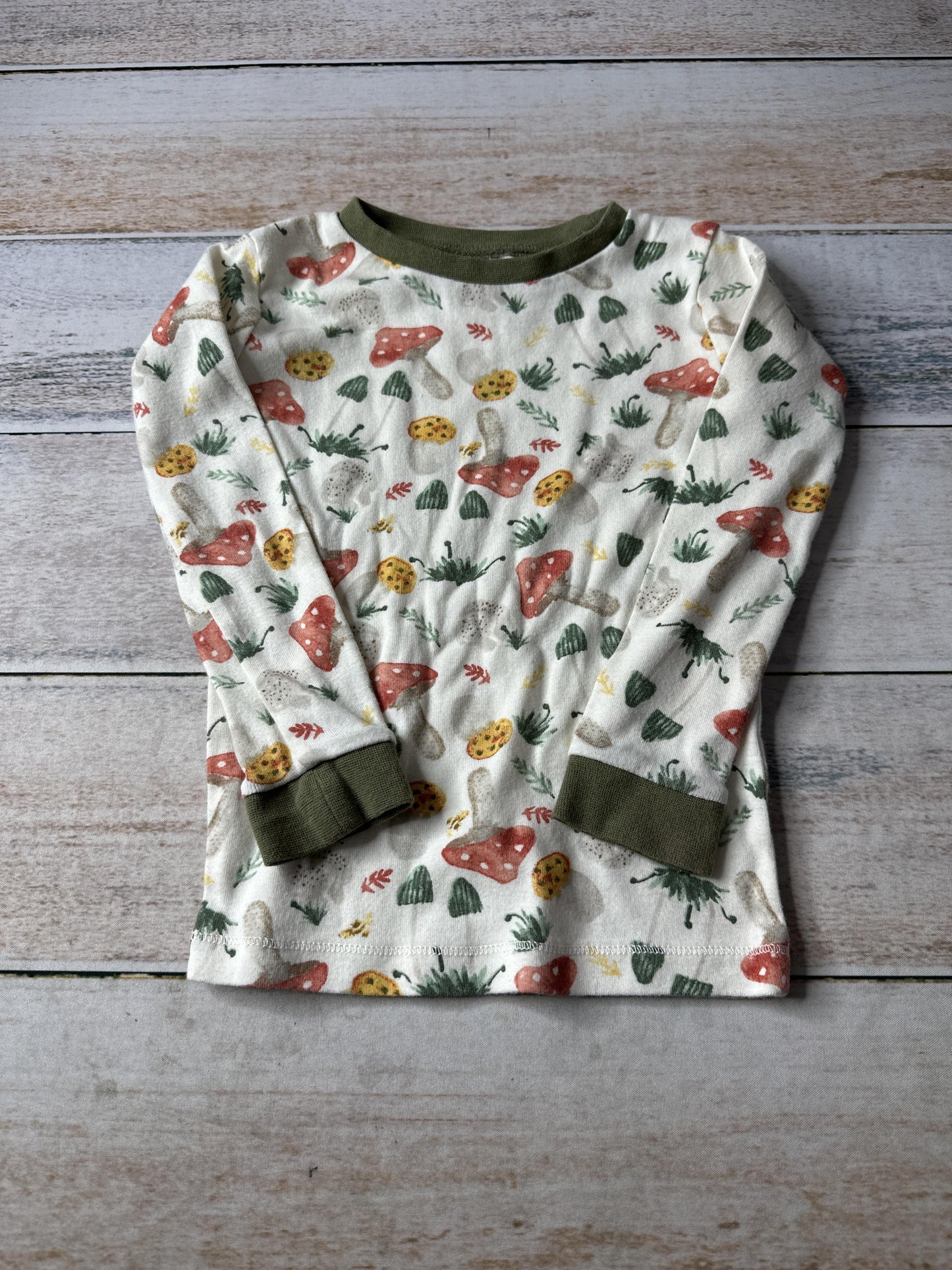 Burt's Bees Boys cream | Mushrooms Pajamas Size: 4T cream | Mushrooms