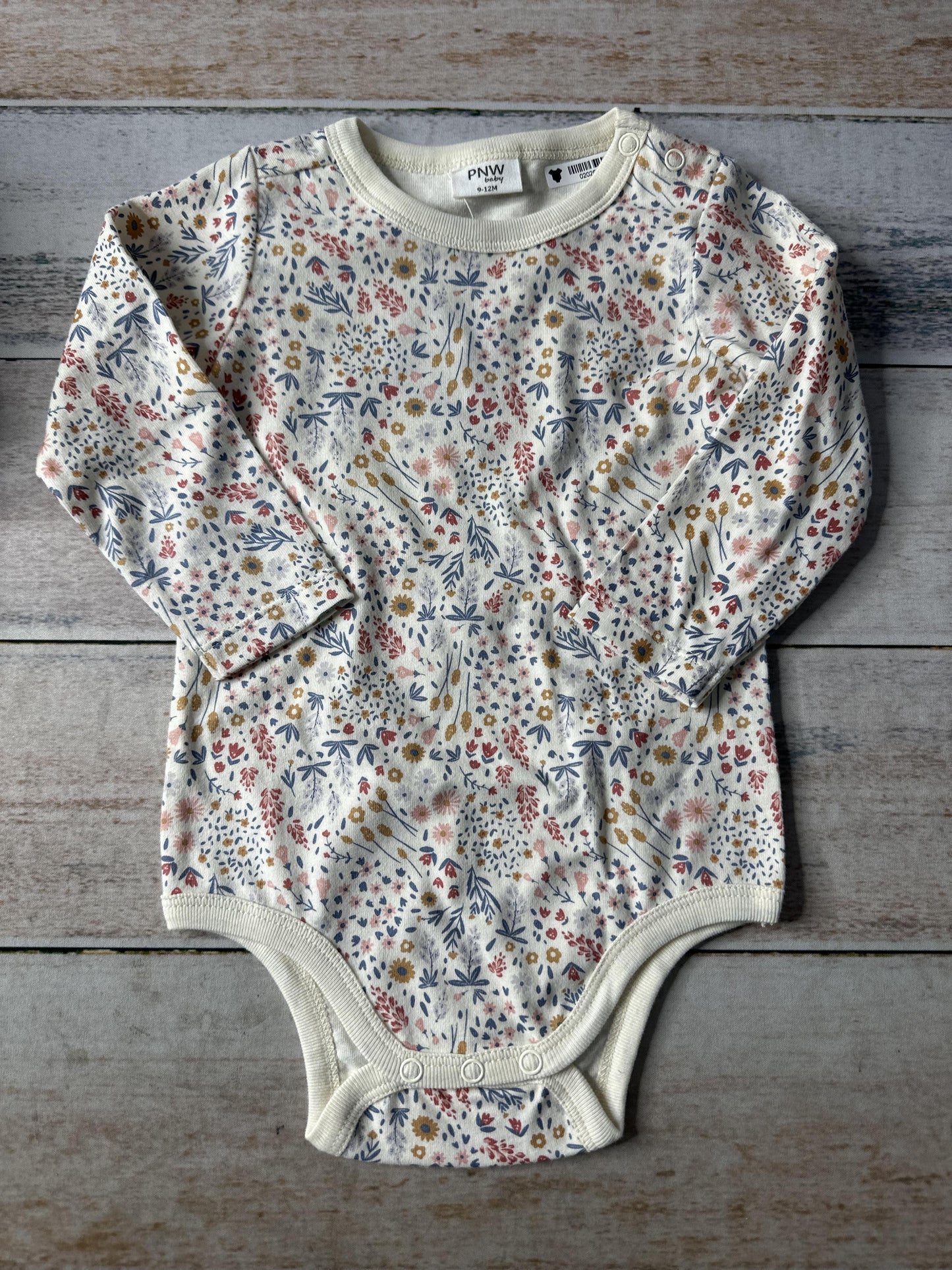 Girls cream | Pink floral Onesie Size: 9-12 Months cream | Pink floral