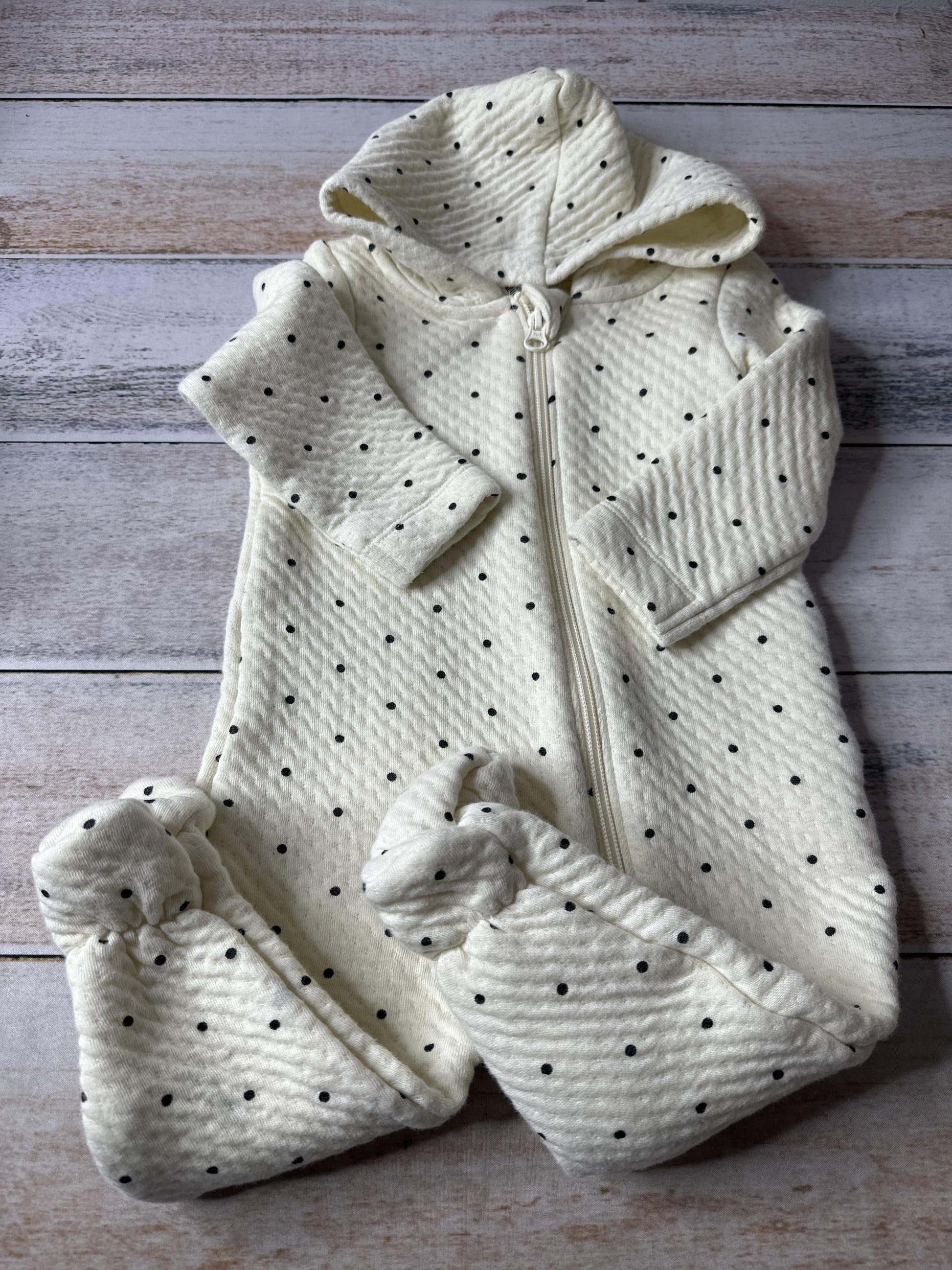 Mighty Girls cream | polka dot Pajamas Size: 9 months cream | polka dot