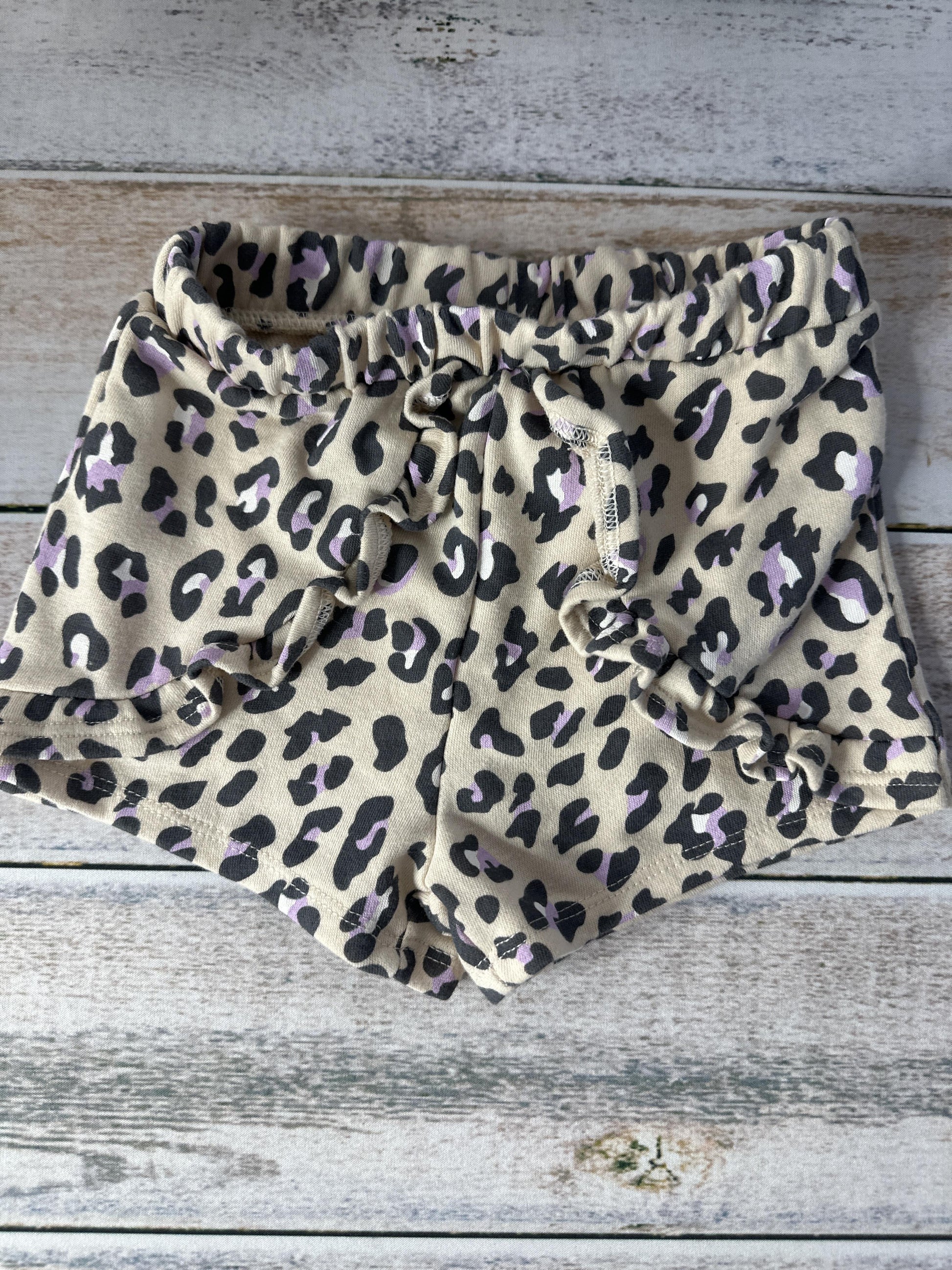 Grayson mini Unisex cream | purple Shorts Size: 3T cream | purple
