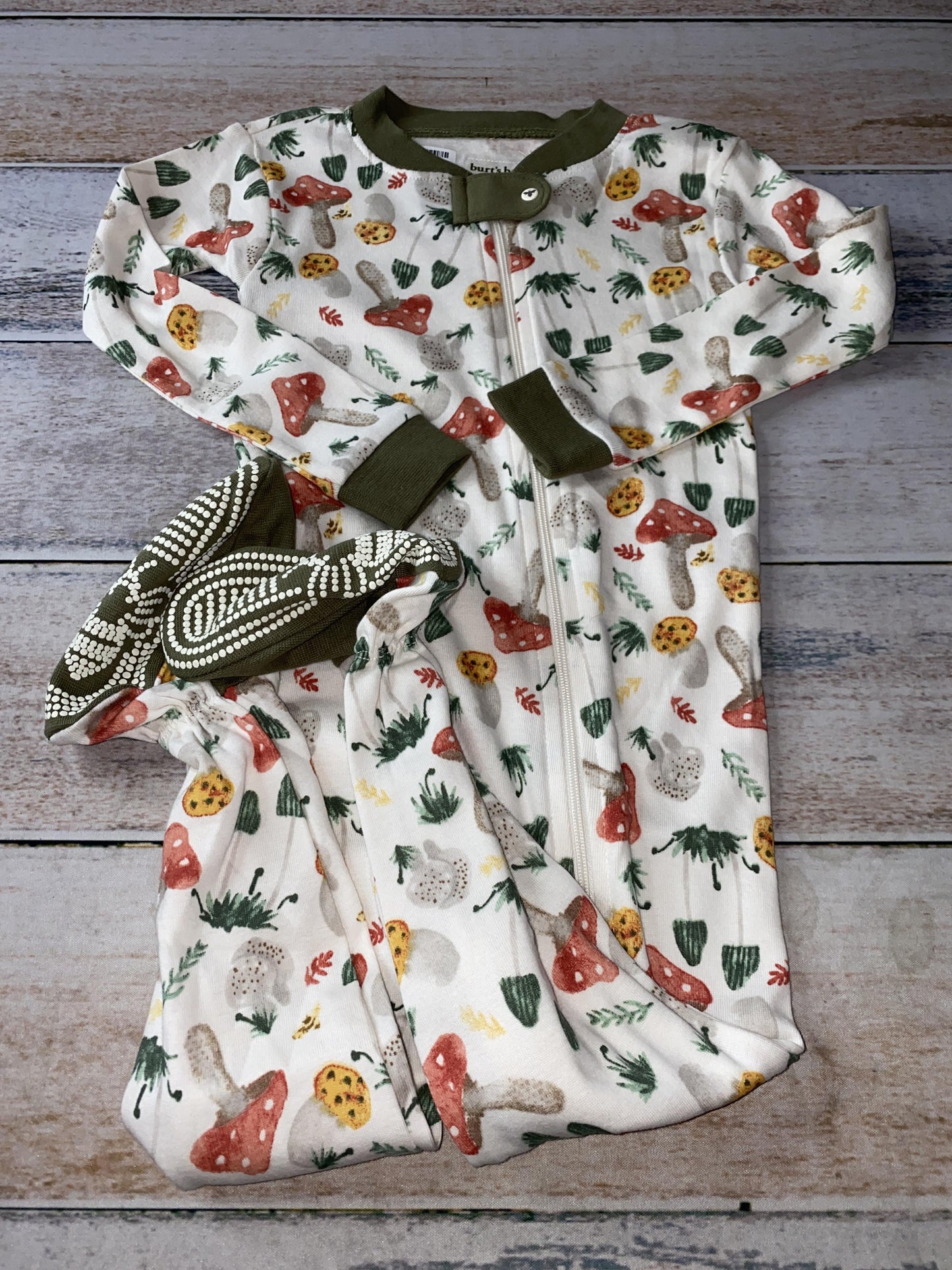 Burt's Bees Unisex cream | Red | Grey | light green | Yellow Pajamas Size: 18-24 months cream | Red | Grey | light green | Yellow