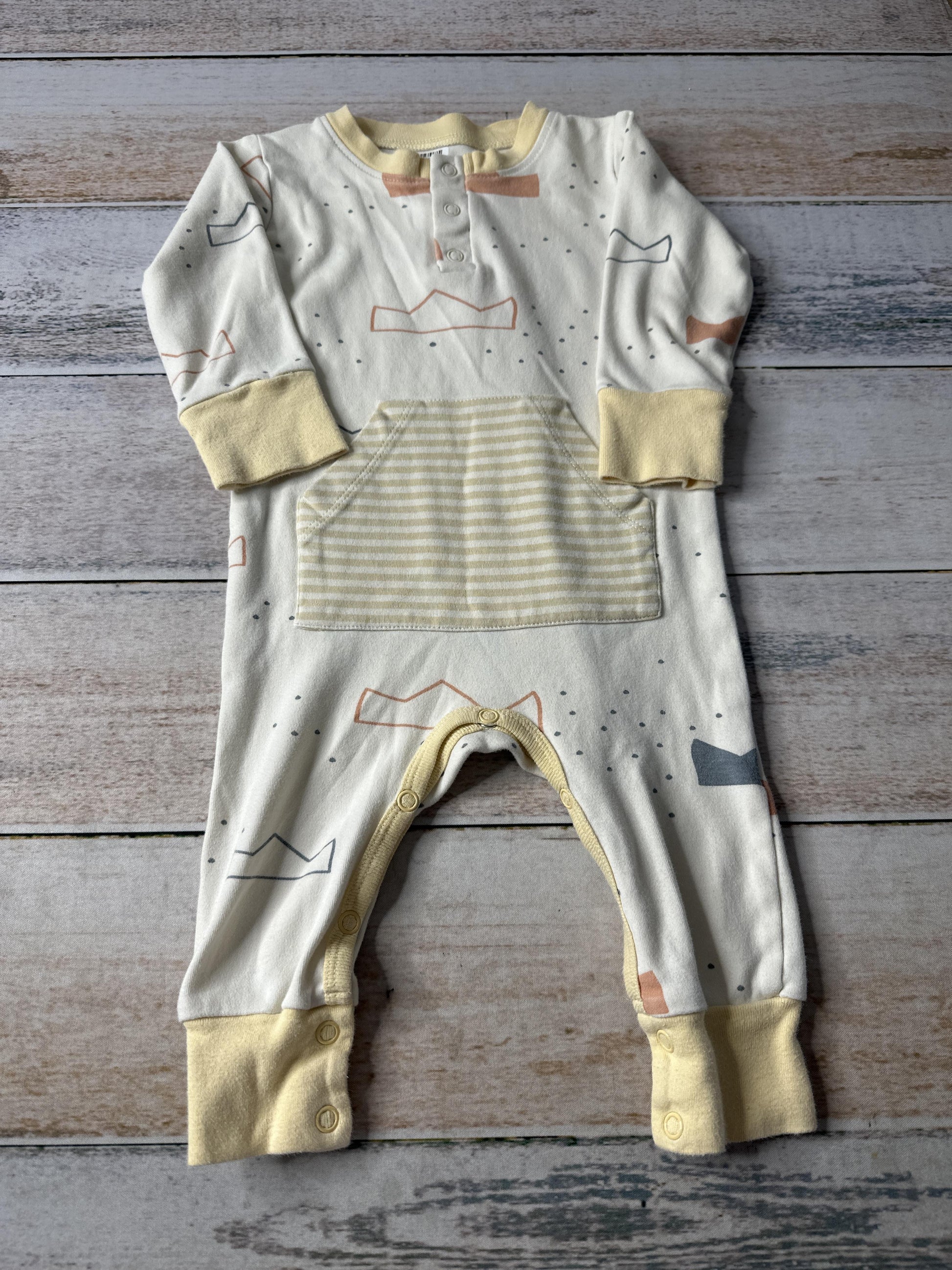 Cat & Dogma Unisex cream | Yellow Long Sleeve Outfit Size: 6-12 months cream | Yellow