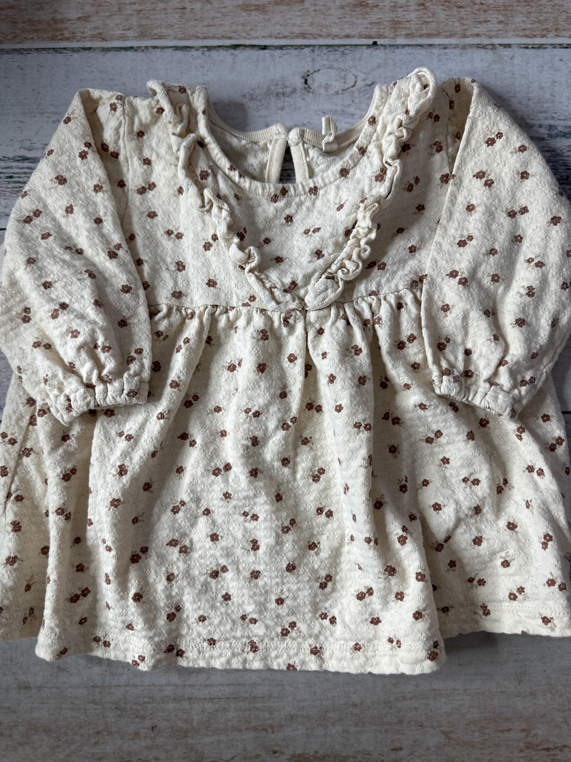 Quincy Mae Unisex cream Long Sleeve T-Shirt Size: 12-18 months cream