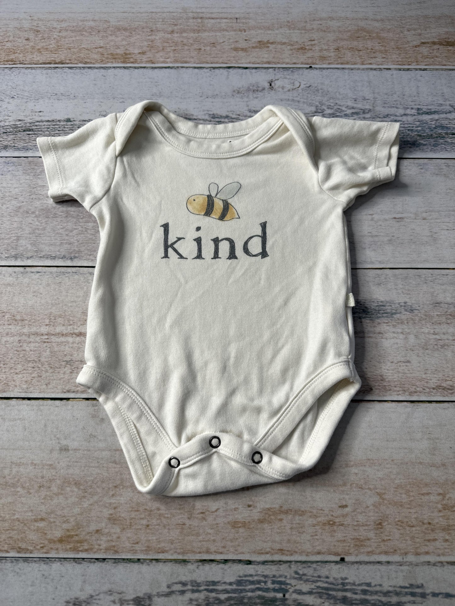 Finn + Emma Unisex cream Onesie Size: 6-9 months cream