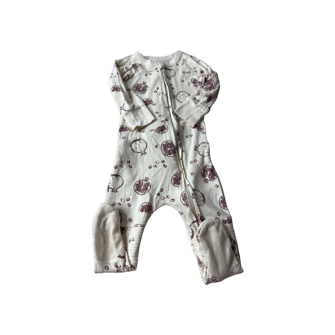 Goumi Unisex cream Pajamas Size: 12-18 months cream