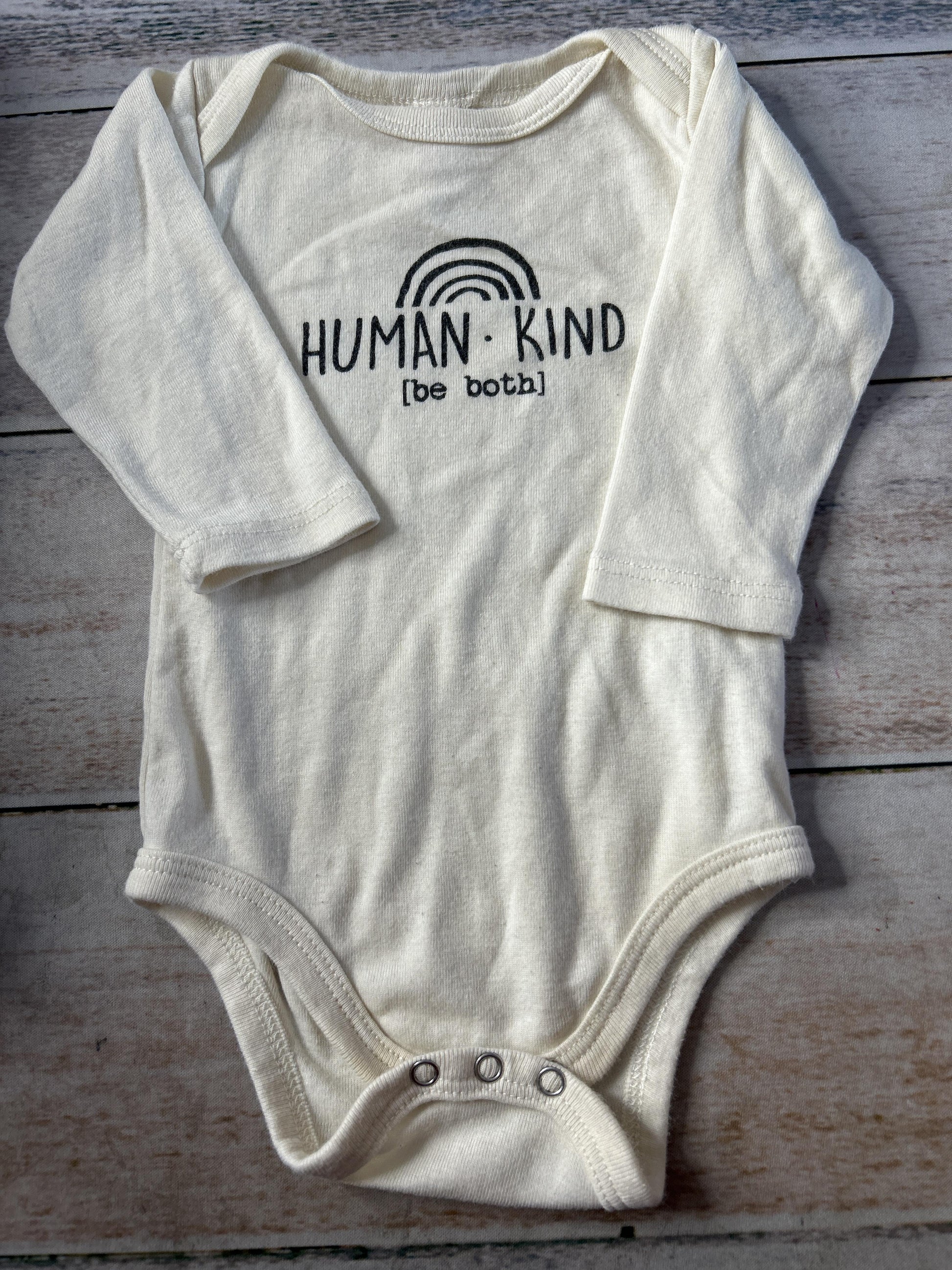 Unisex cream Long Sleeve T-Shirt Size: 3-6 months cream
