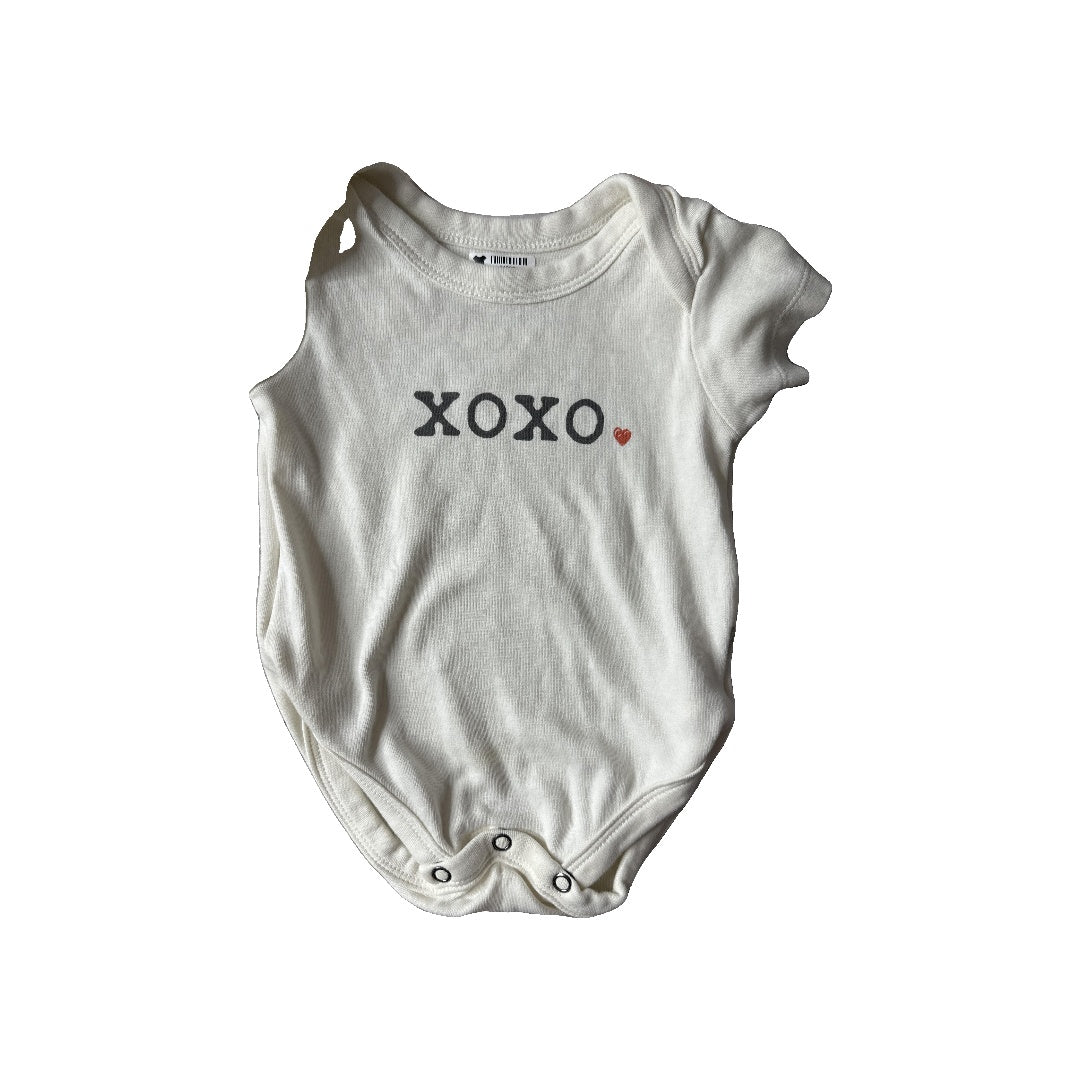 Finn + Emma Unisex cream Onesie Size: 3-6 months cream