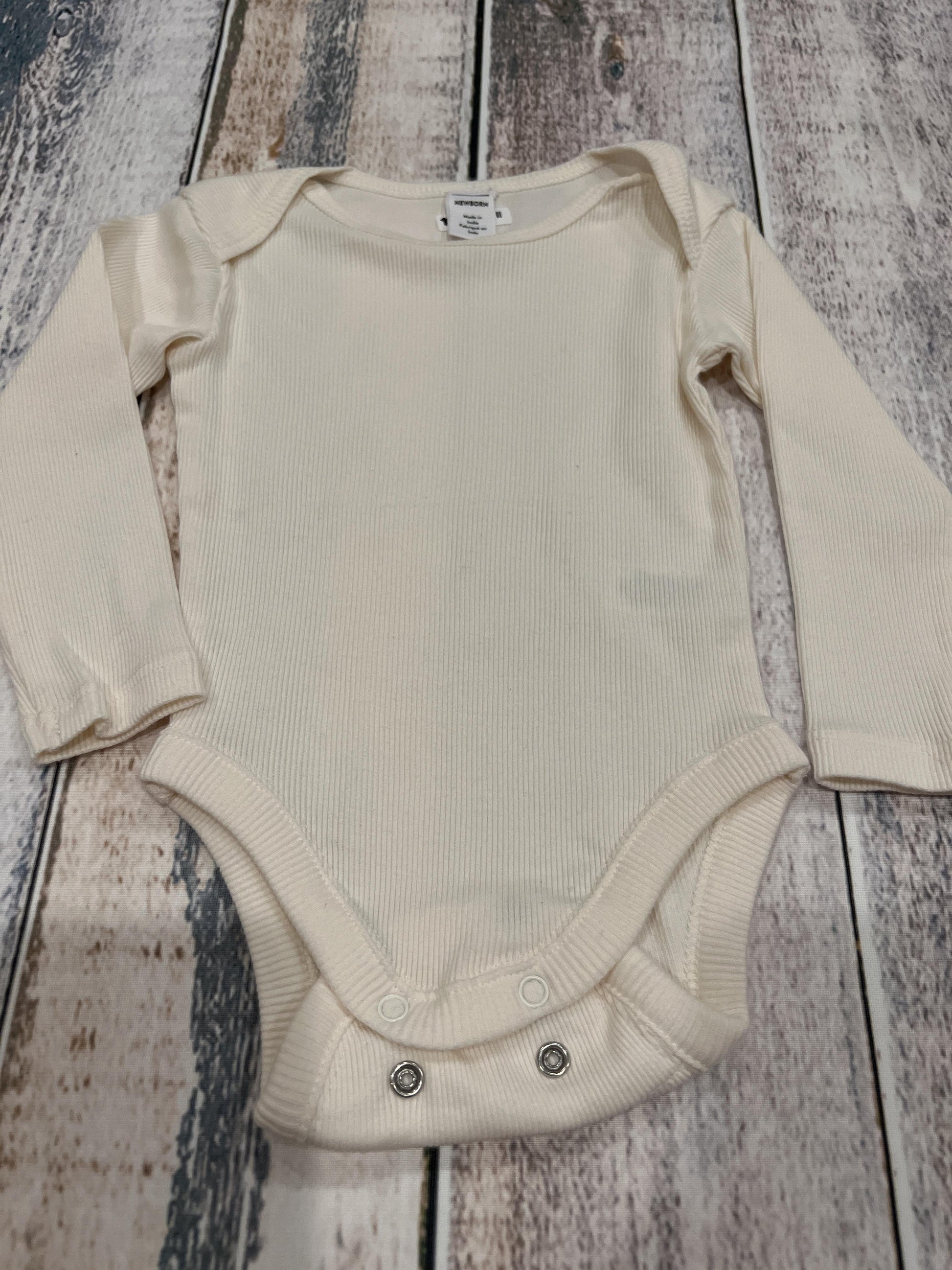 Nordstrom Unisex cream Onesie Size: Newborn cream