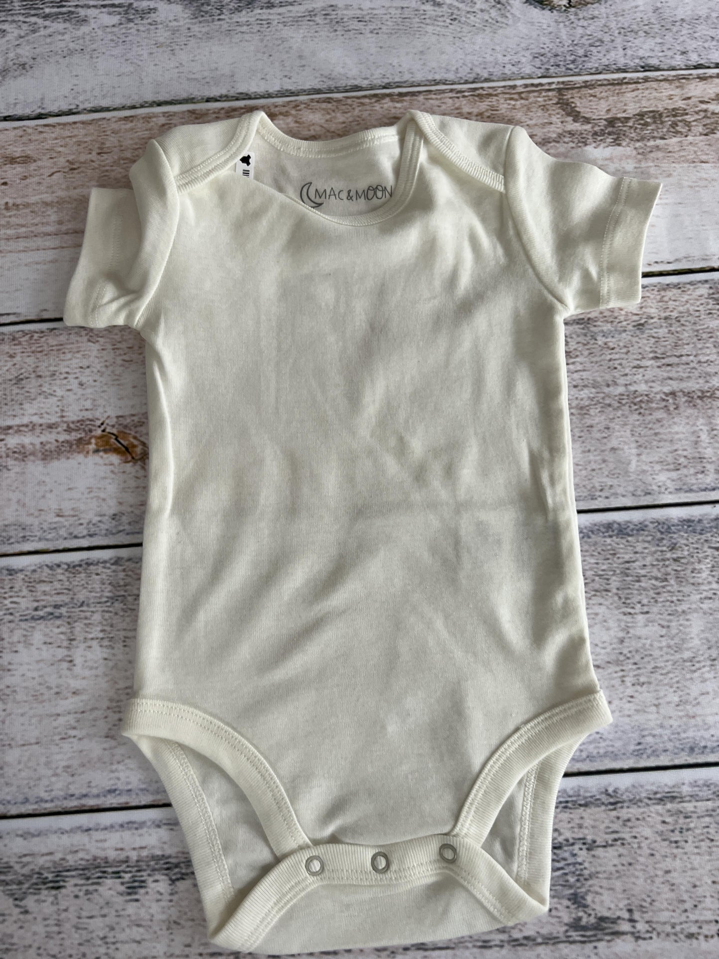 Unisex cream Onesie Size: 12 months cream
