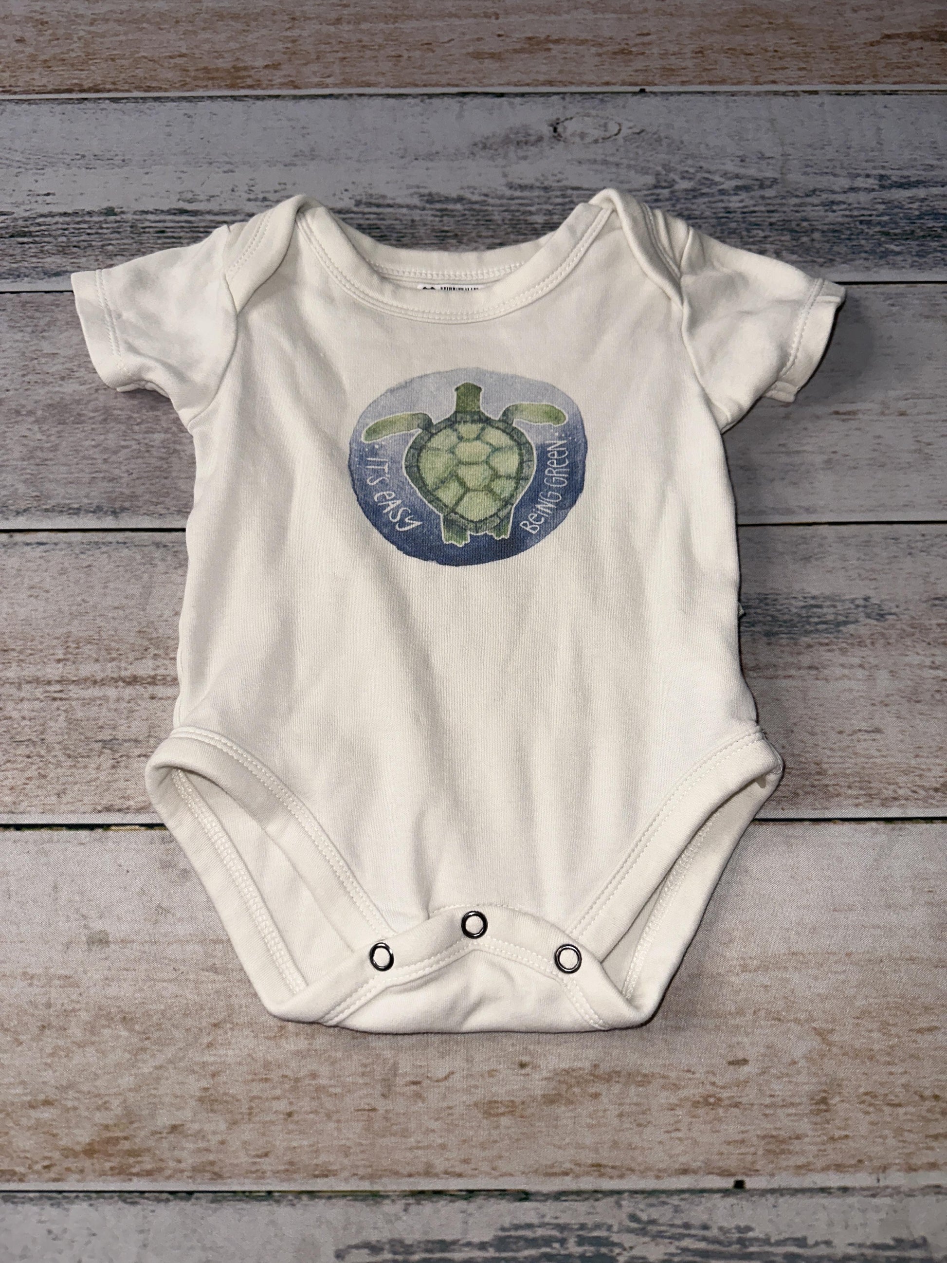 Finn + Emma Unisex cream Onesie Size: 3-6 months cream