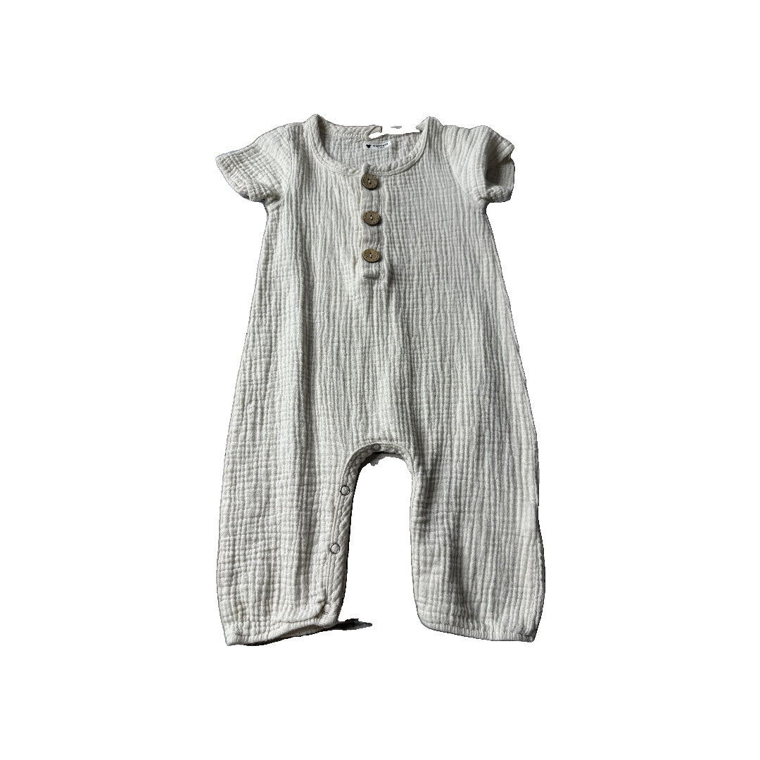 Unisex cream Romper Size: 18-24 months cream