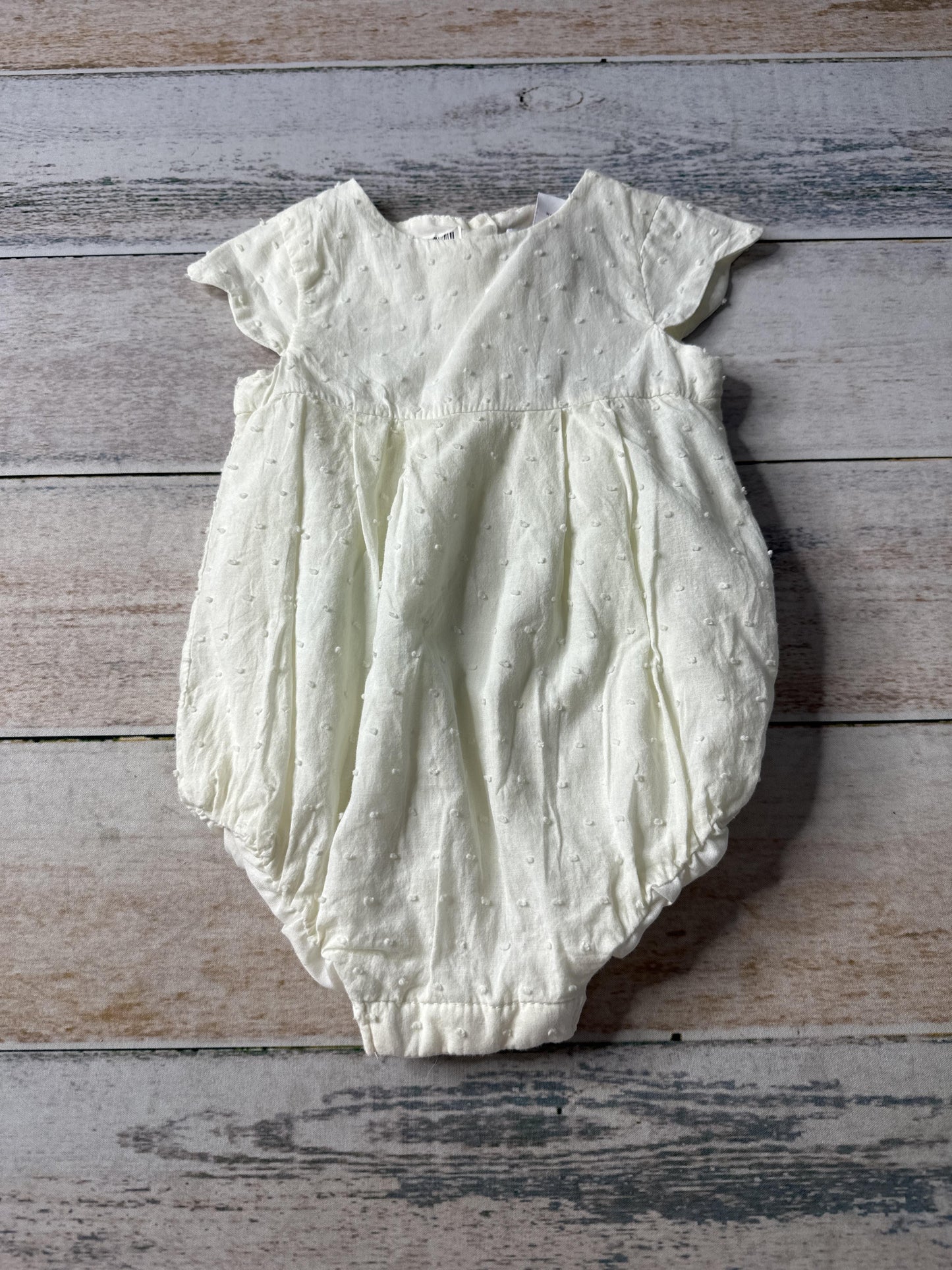 Girls cream Romper Size: 6-9 months cream
