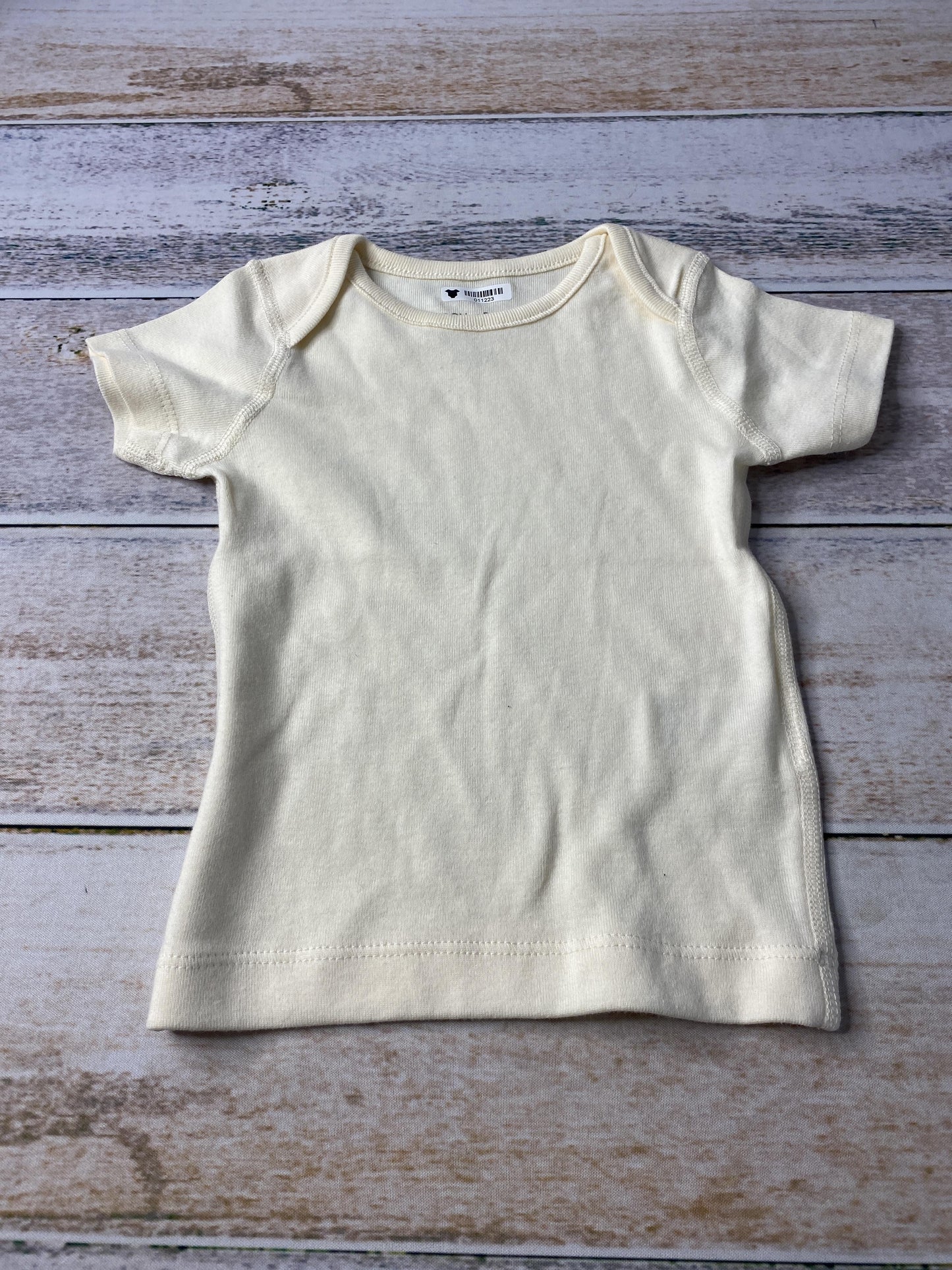 Moon and back Unisex cream T-Shirt Size: 12-18 months cream