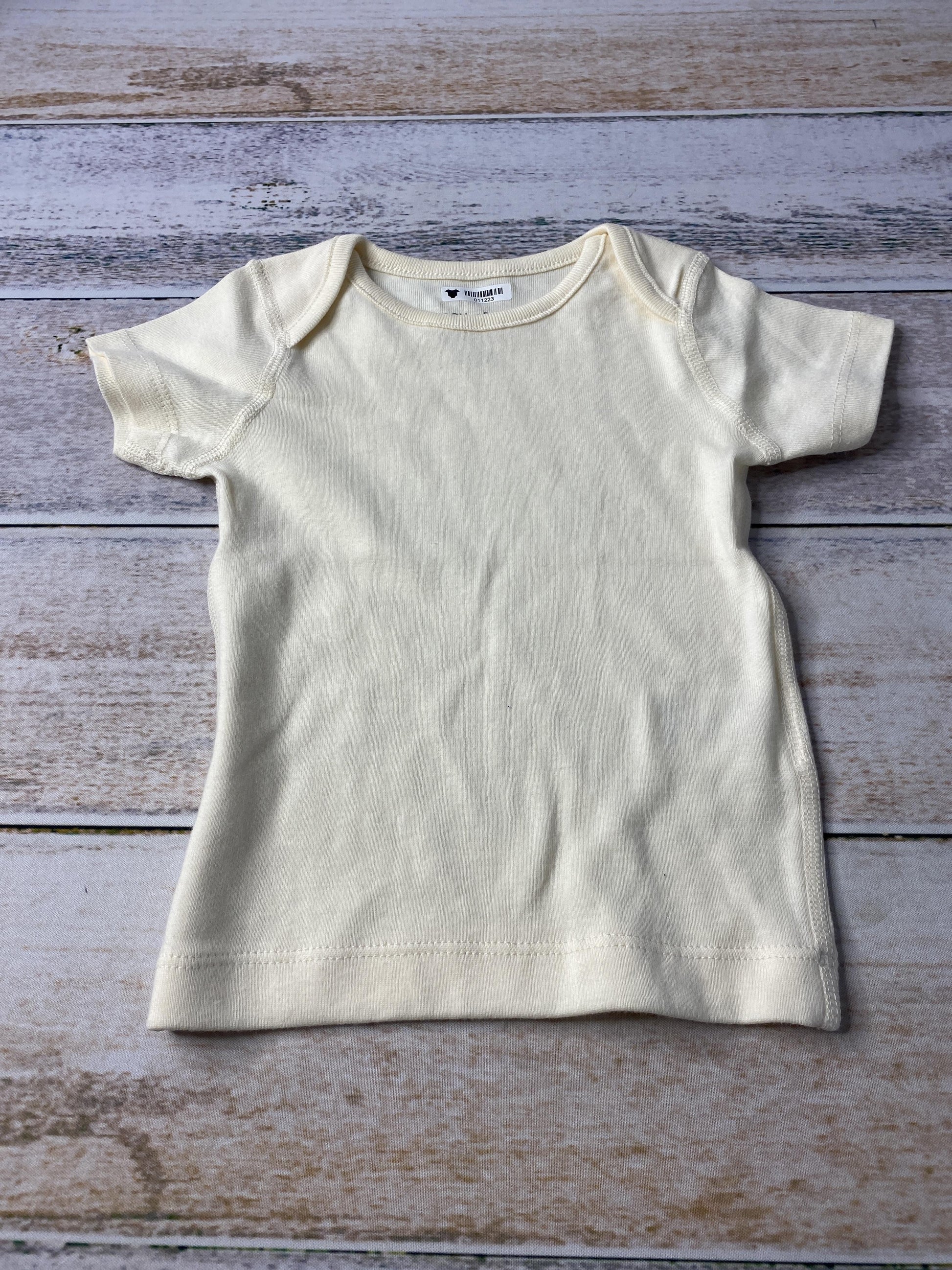 Moon and back Unisex cream T-Shirt Size: 12-18 months cream
