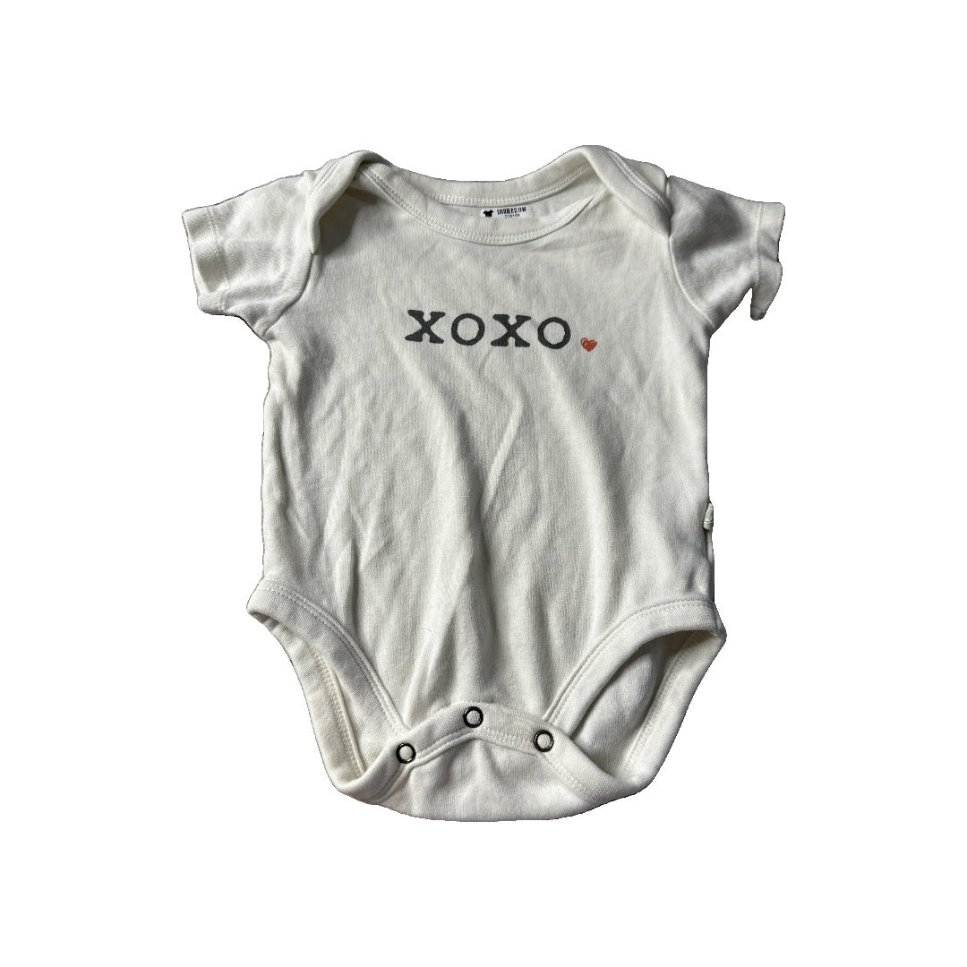 Finn + Emma Unisex cream Onesie Size: 6-9 months cream