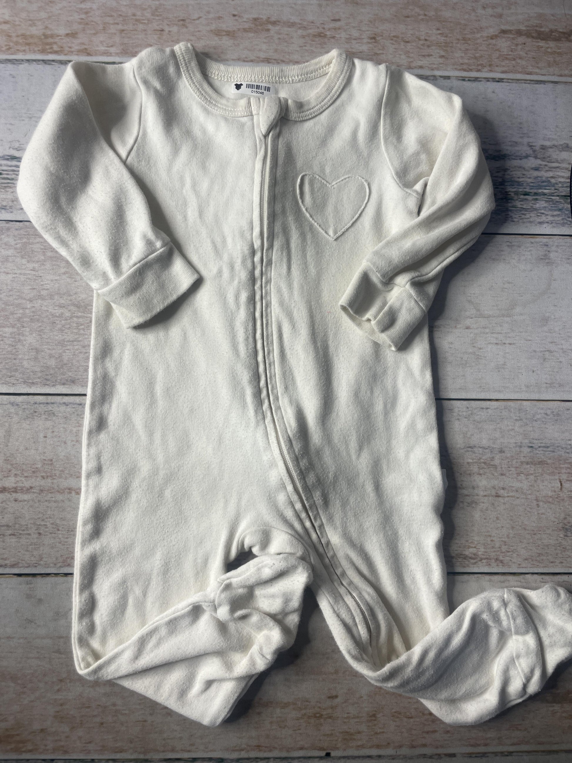 Bebenca Unisex cream Pajamas Size: 6-9 months cream