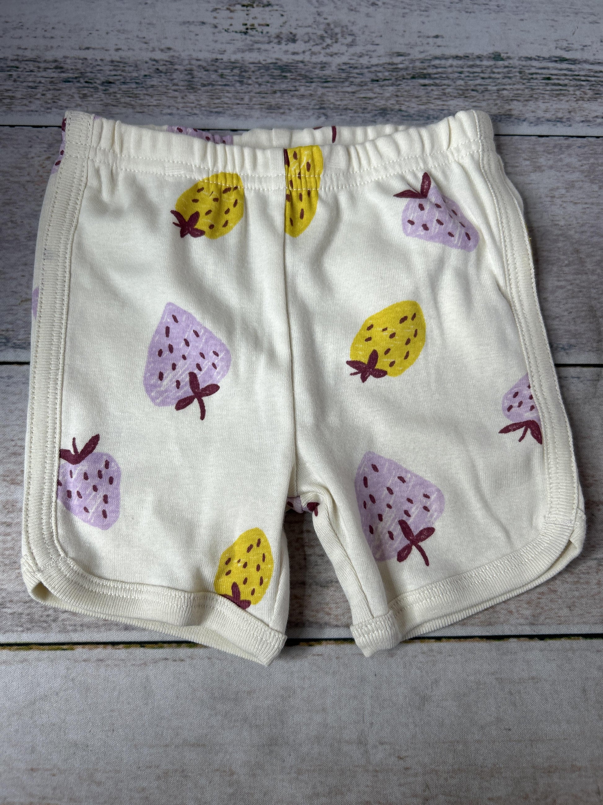 Girls cream Shorts Size: 2T cream