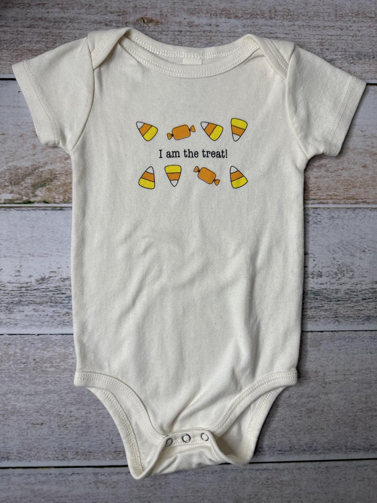 Simply Chickie Unisex cream Onesie Size: 6-12 months cream