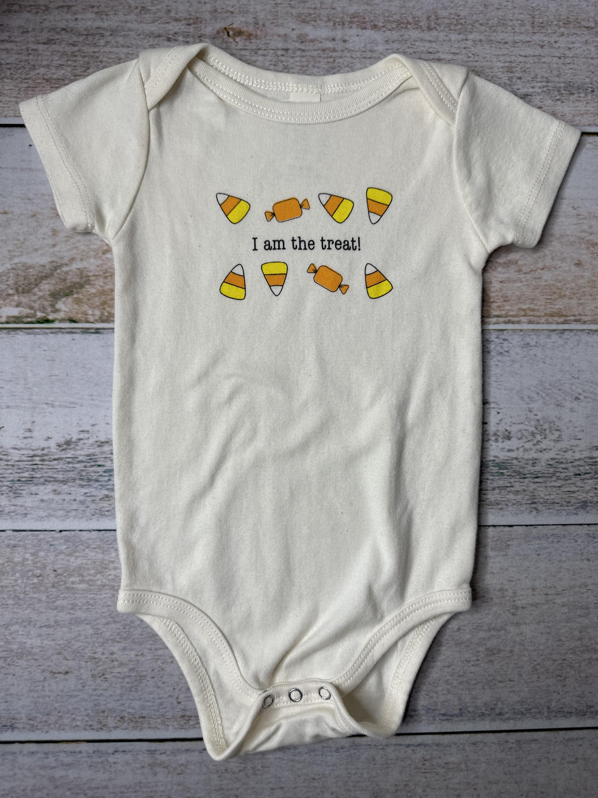 Simply Chickie Unisex cream Onesie Size: 6-12 months cream