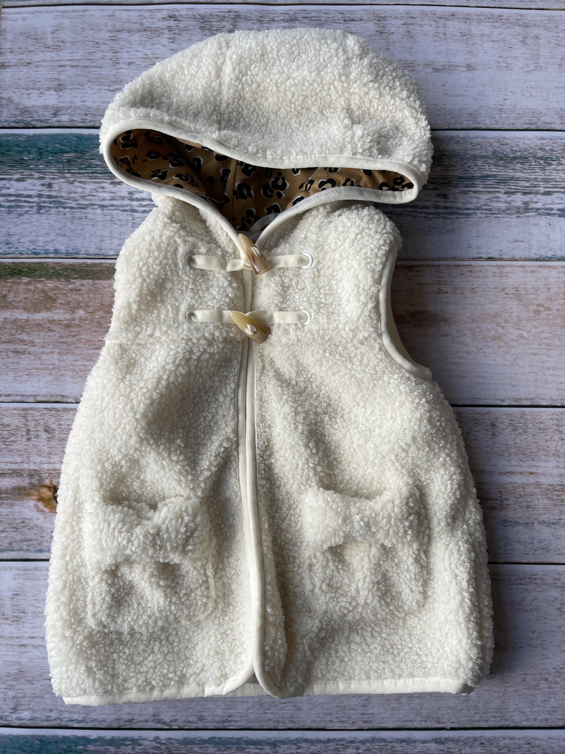 Cynthia Rowley Girls cream Vest Size: 2T cream