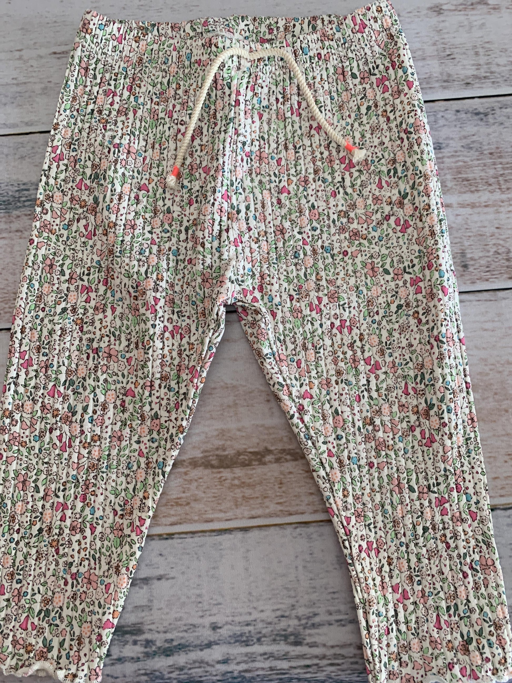 Zara Girls Flowers Pants Size: 9-12 Months Flowers