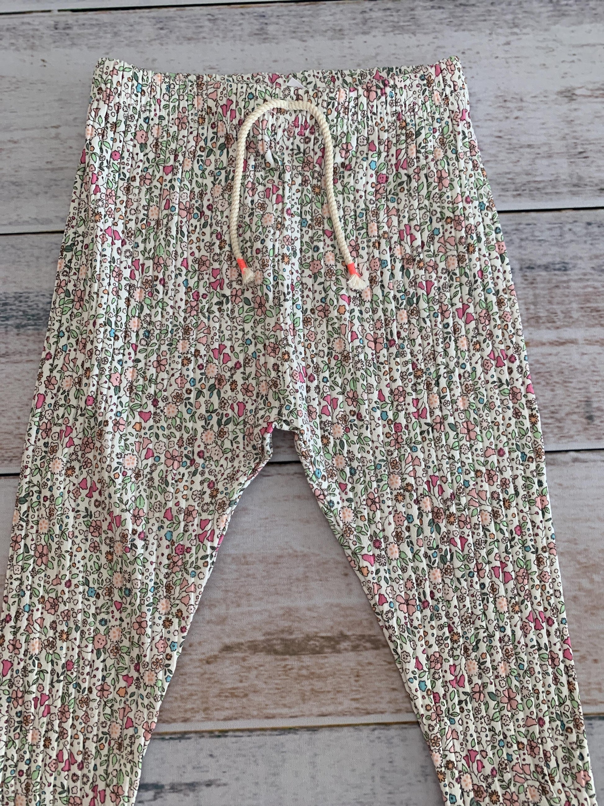 Zara Girls Flowers Pants Size: 6-9 months Flowers