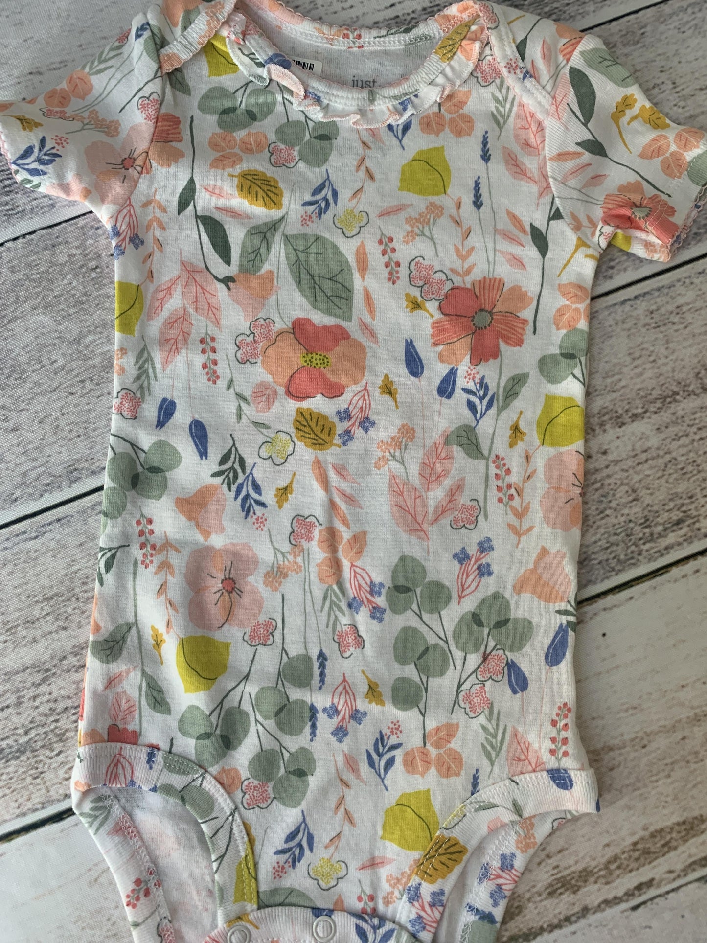 Just Born Girls Flowers Onesie Size: 12M Flowers