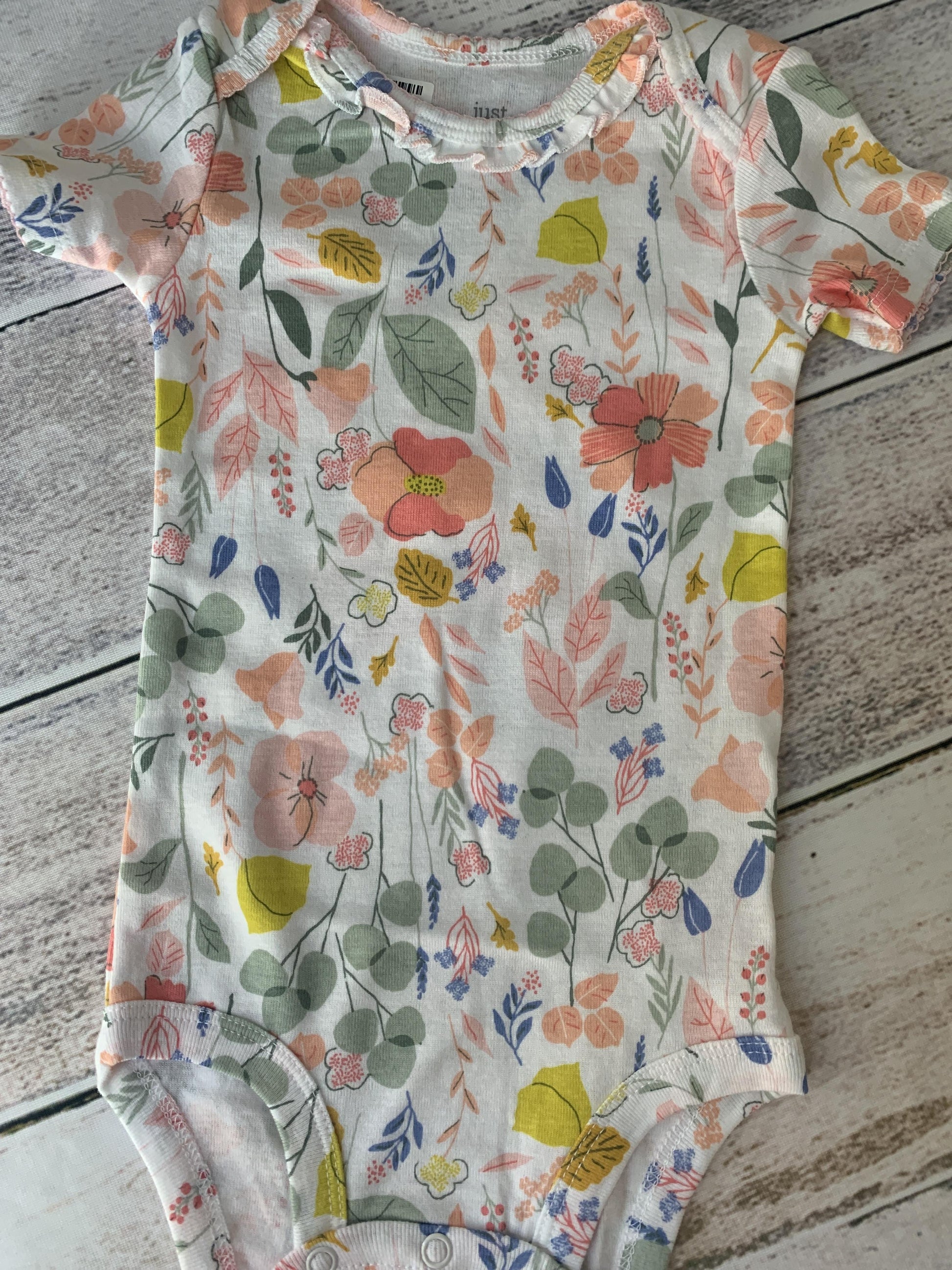 Just Born Girls Flowers Onesie Size: 12M Flowers