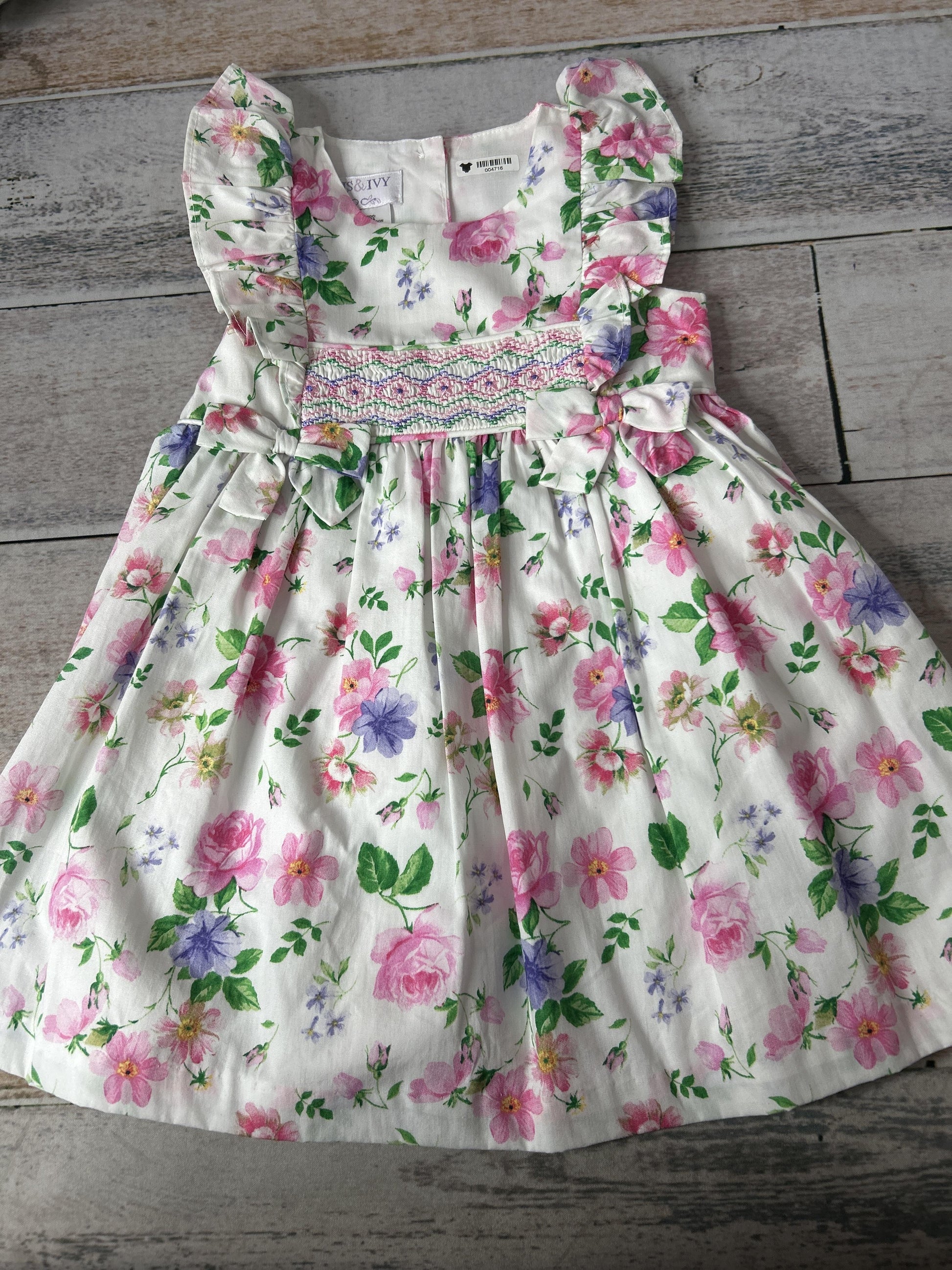 Girls Flowers Dress Size: 18 months Flowers