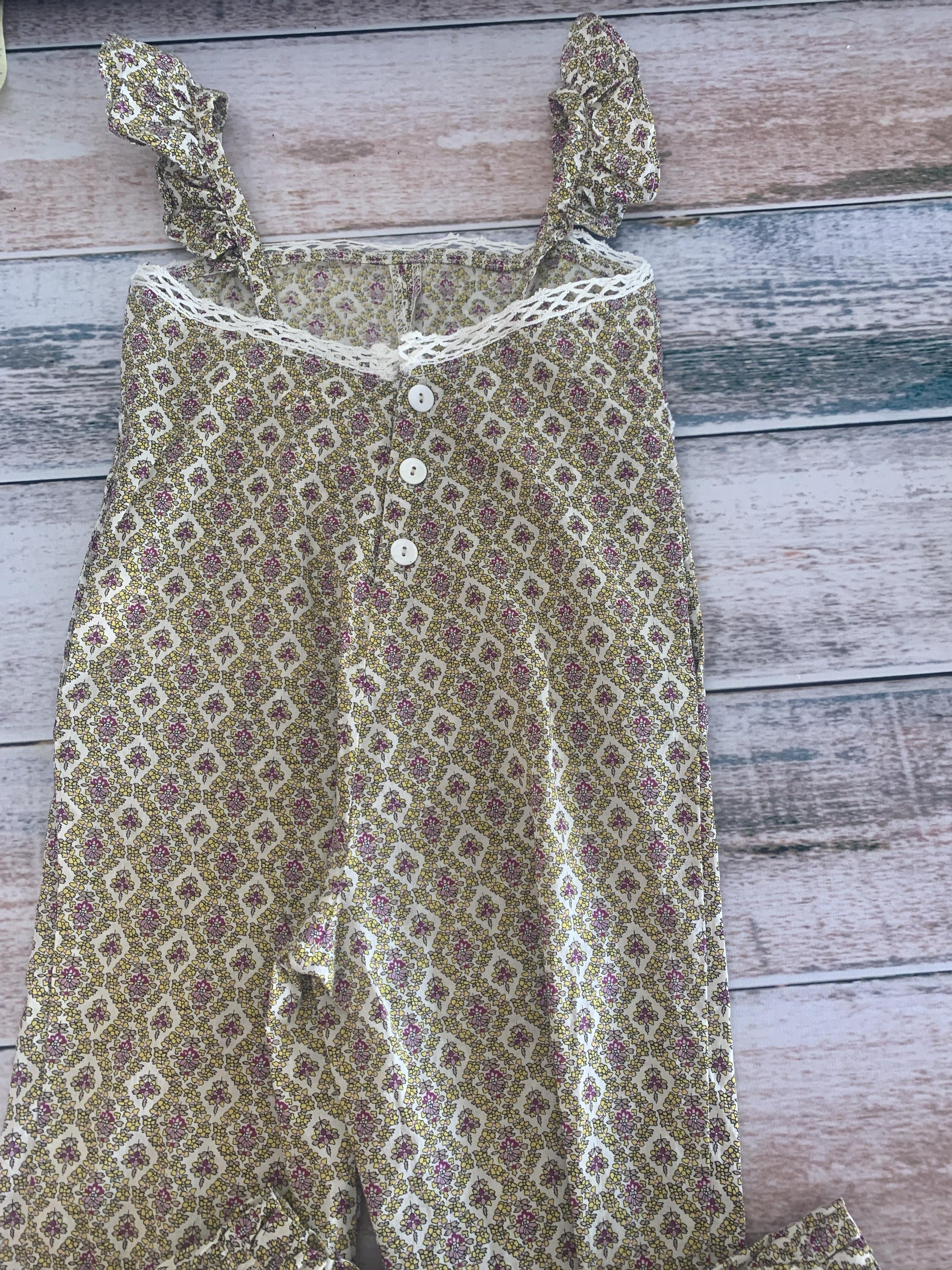 Girls Flowers Romper Size: 2T Flowers