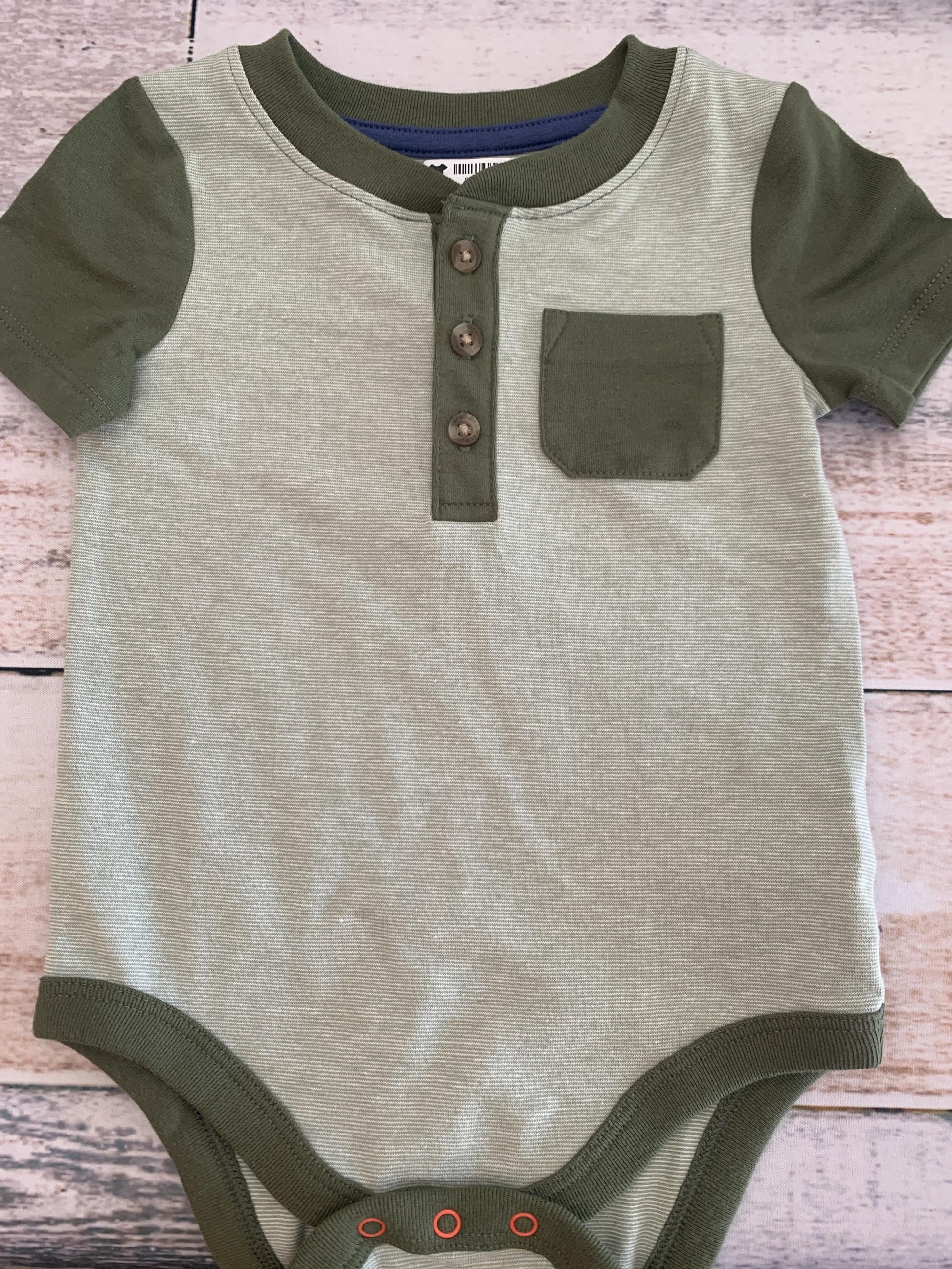 Cat & Jack Boys Forest Green | light green Onesie Size: 6-9 months Forest Green | light green