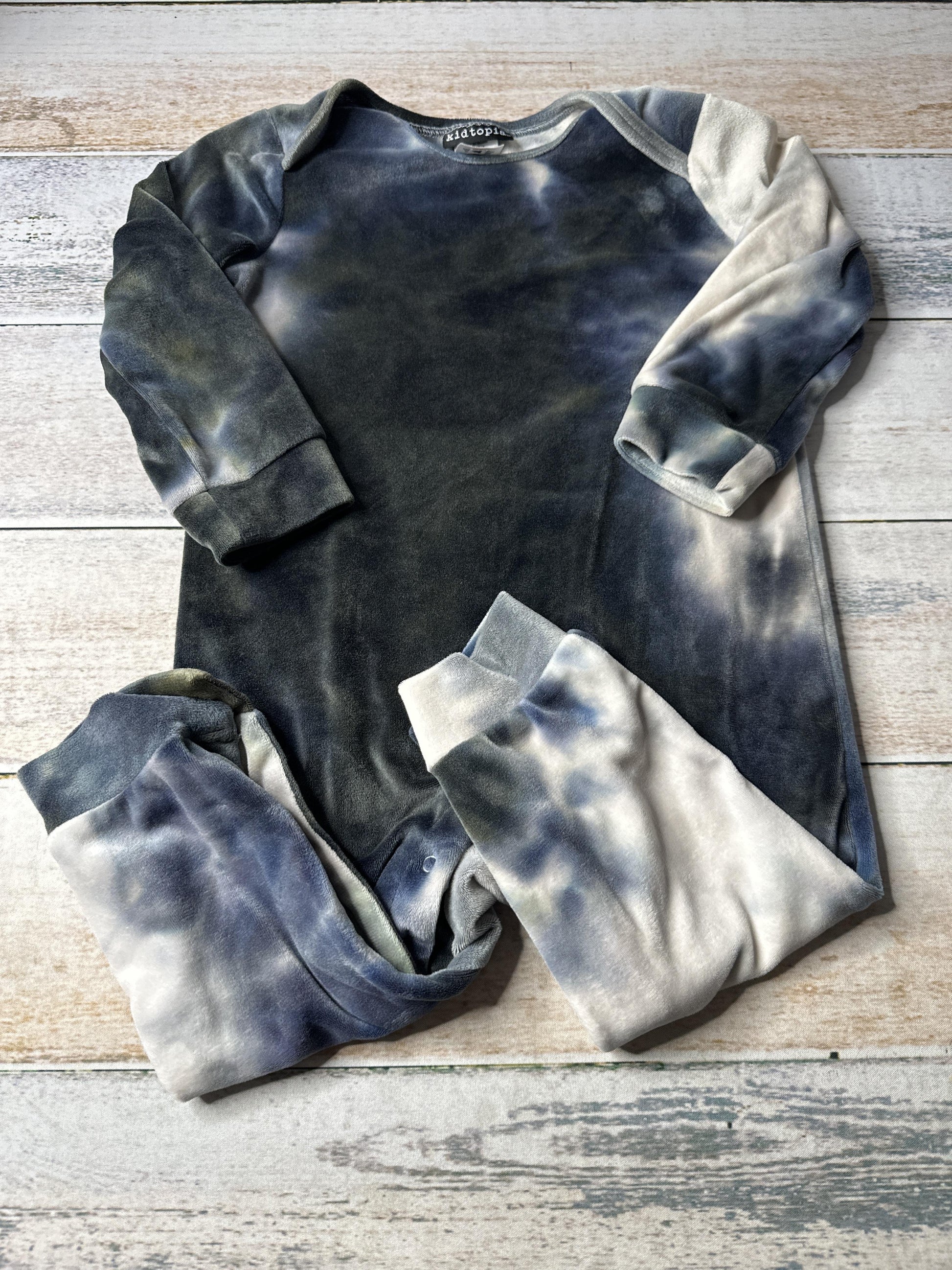 Kidtopia Boys Forest Green | Navy Blue | Tie Dye Long Sleeve Outfit Size: 24 months Forest Green | Navy Blue | Tie Dye