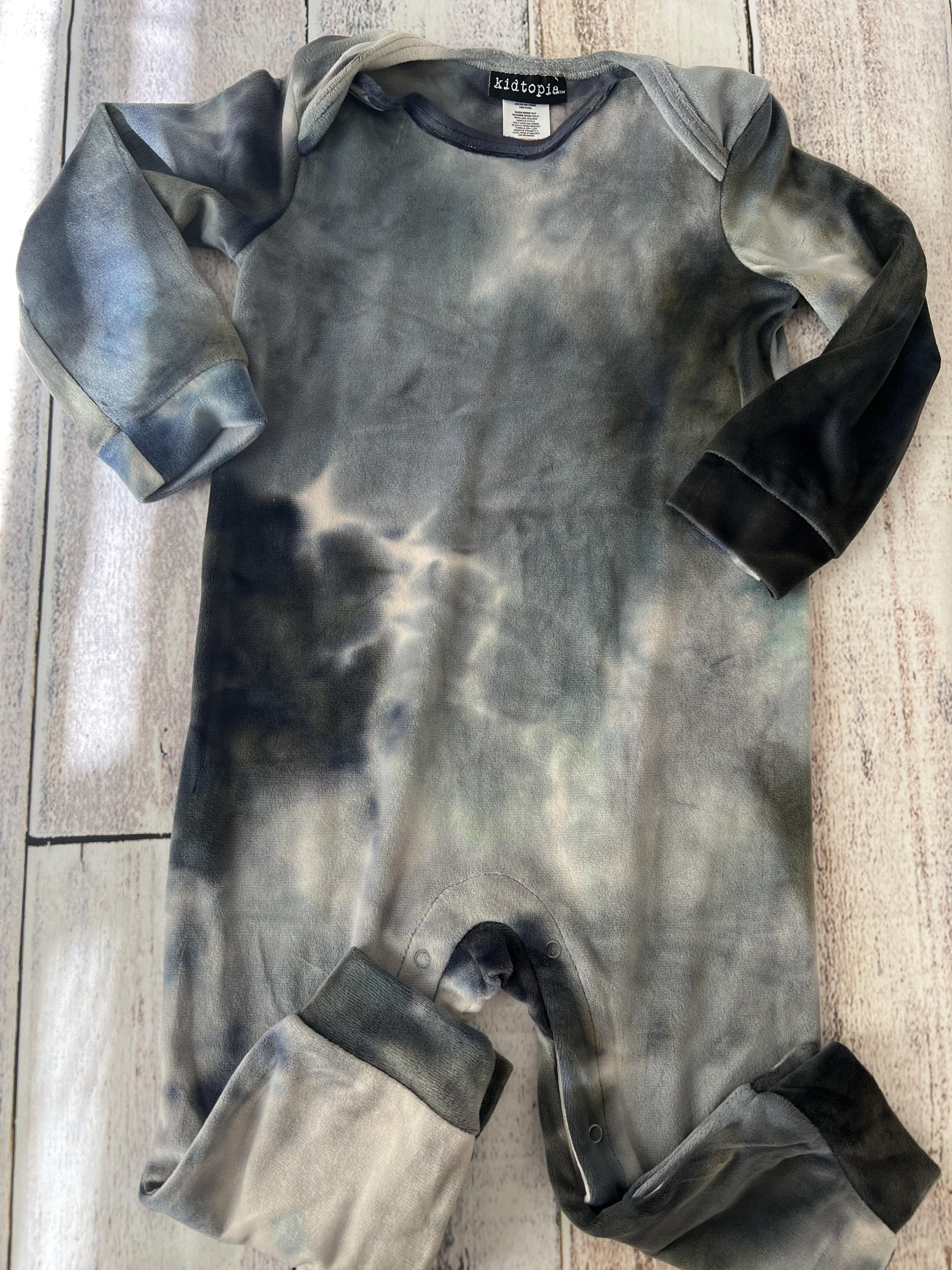 Kidtopia Boys Forest Green | Navy Blue | Tie Dye Long Sleeve Outfit Size: 24 months Forest Green | Navy Blue | Tie Dye