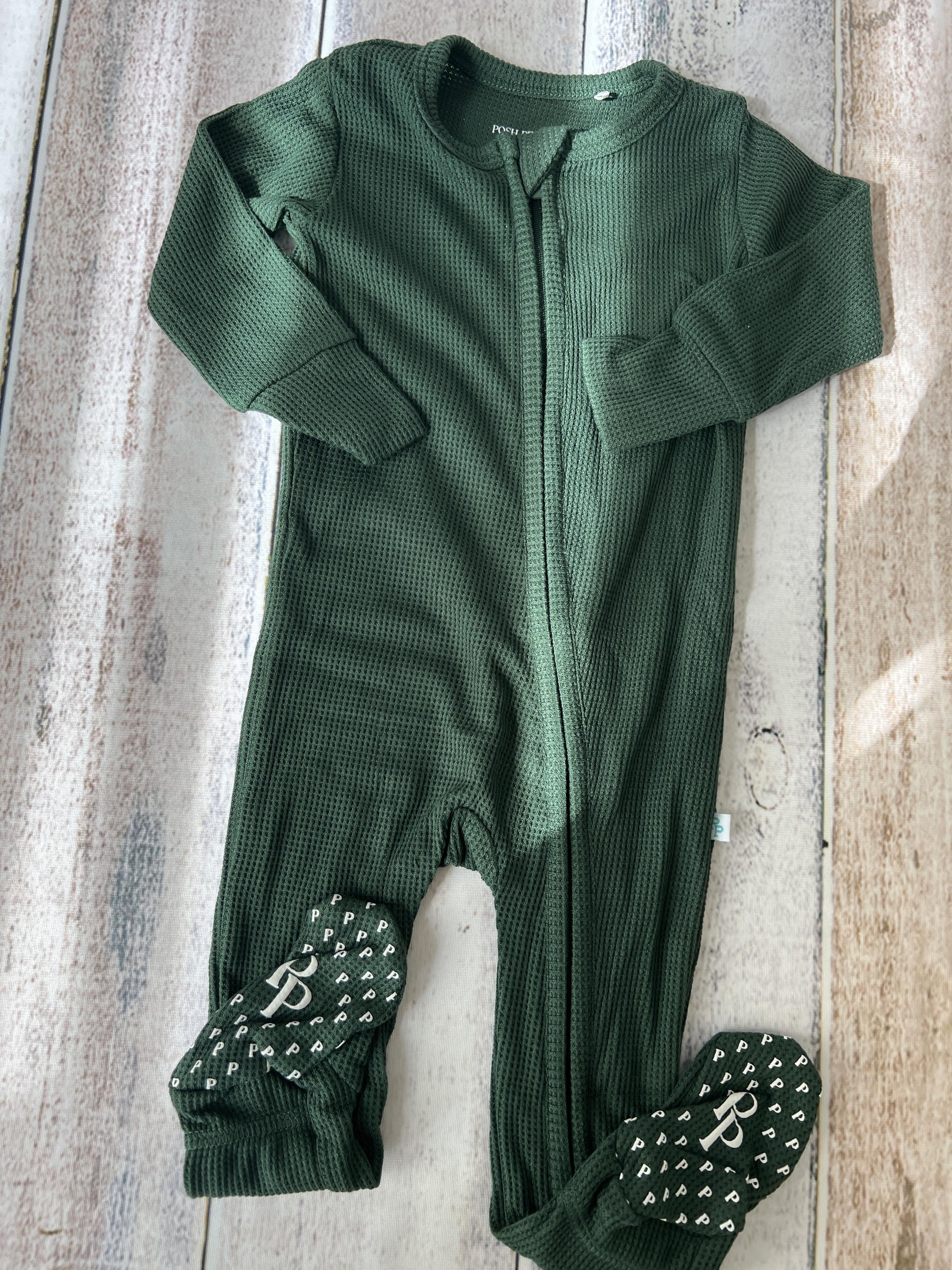 Posh Peanut Unisex Forest Green Pajamas Size: 6-9 months Forest Green