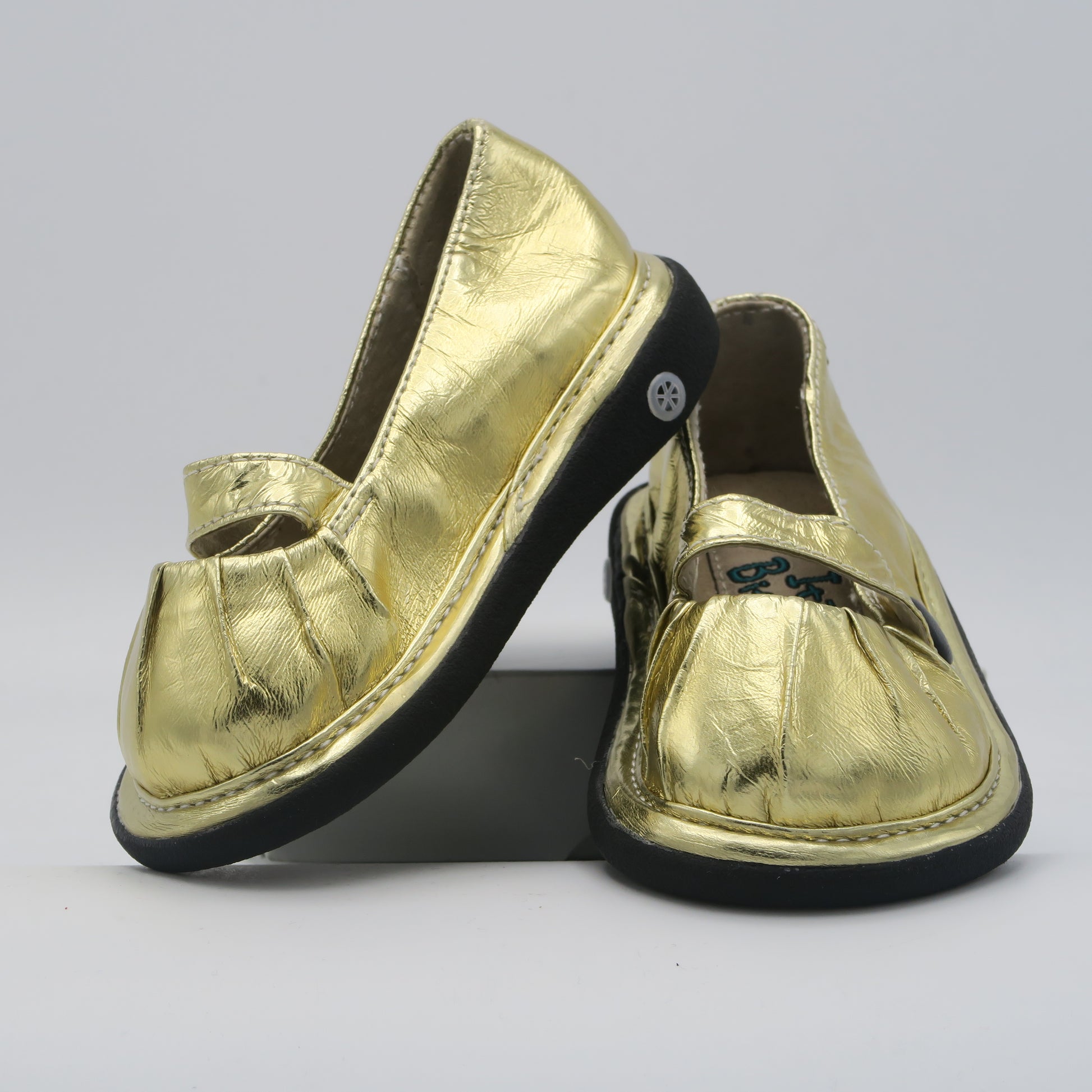 Itzy Bitzy Girls Gold Shoes Size: 3 Infant Gold