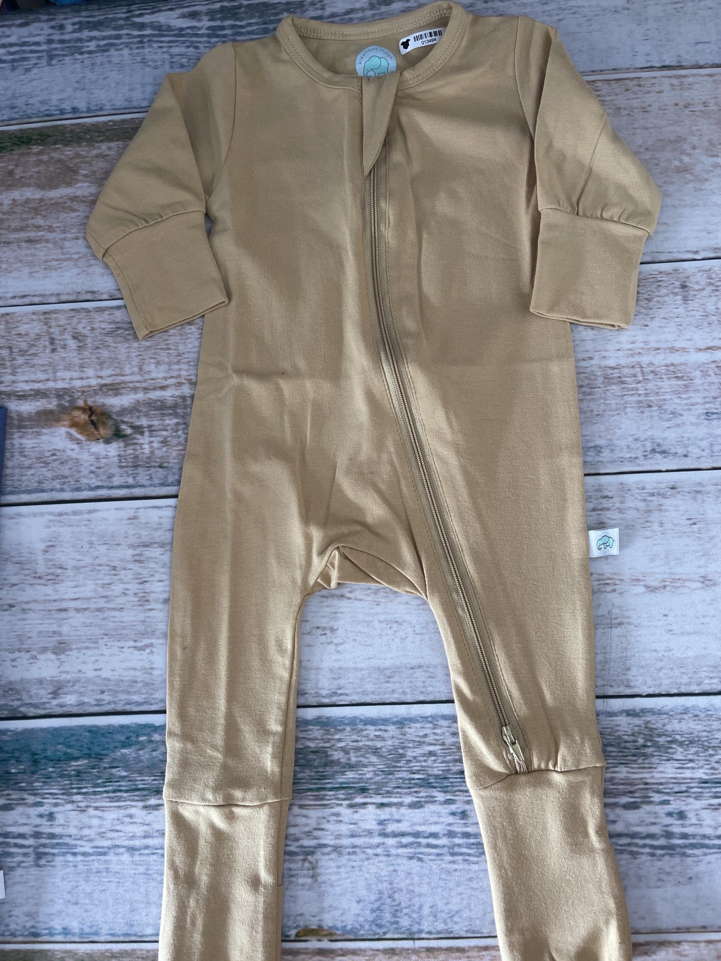 Elephant Moon Unisex Gold Pajamas Size: 0-3 months Gold